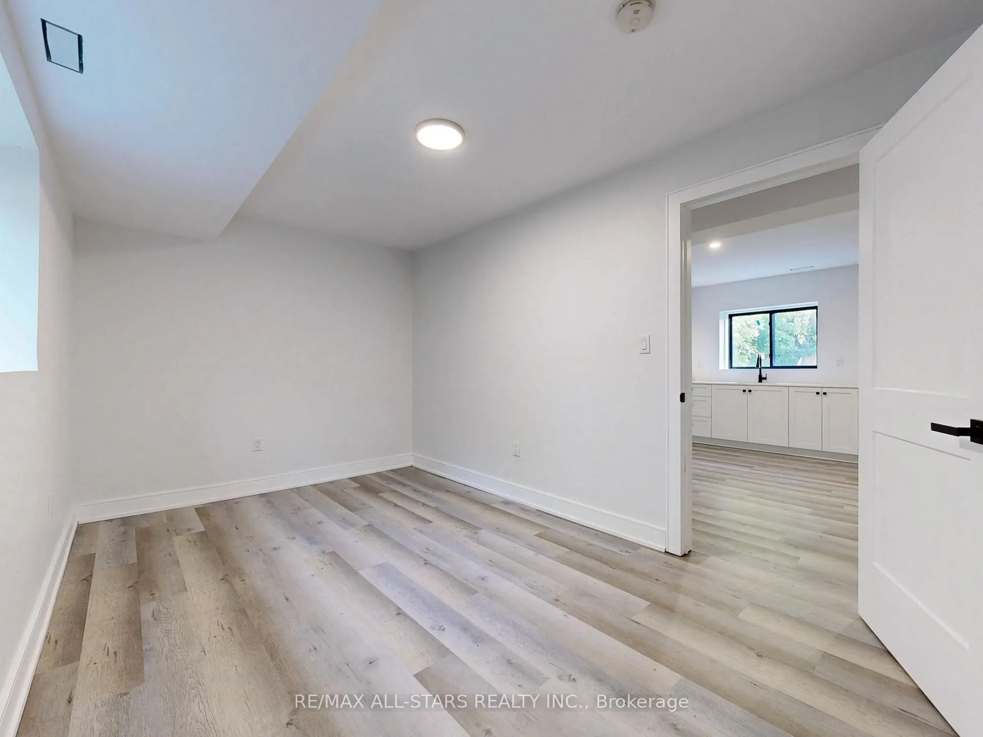 215 Bayview Avenue
