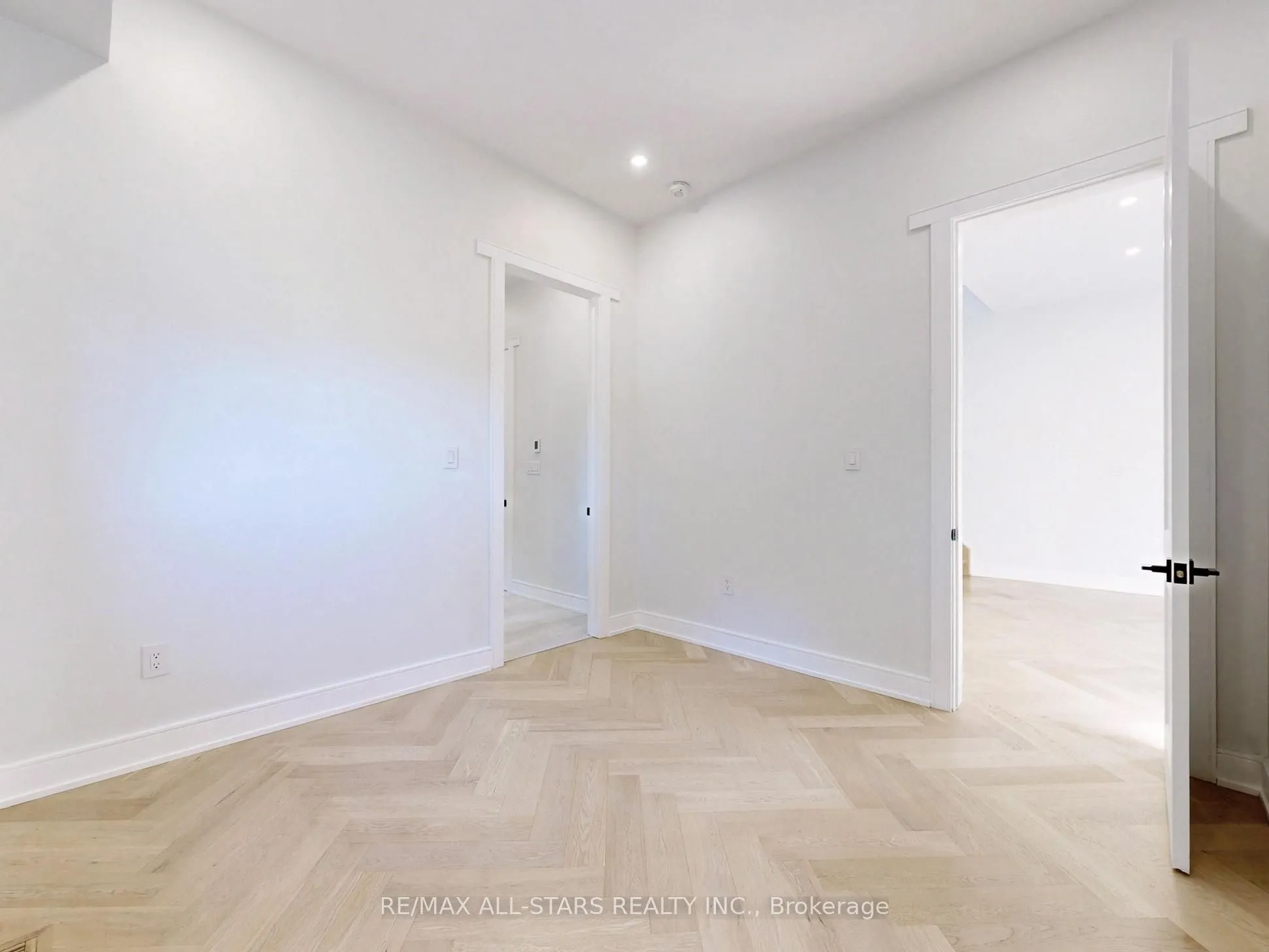 215 Bayview Avenue