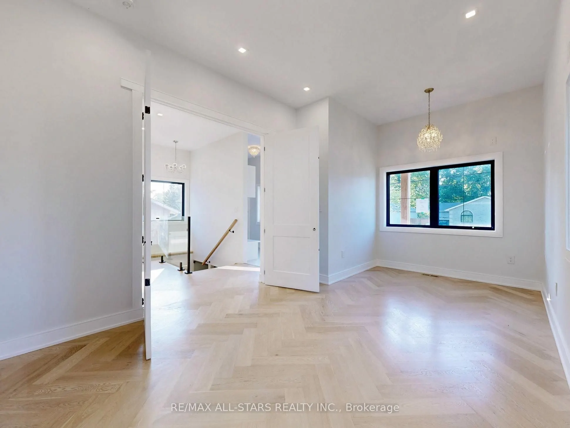 215 Bayview Avenue