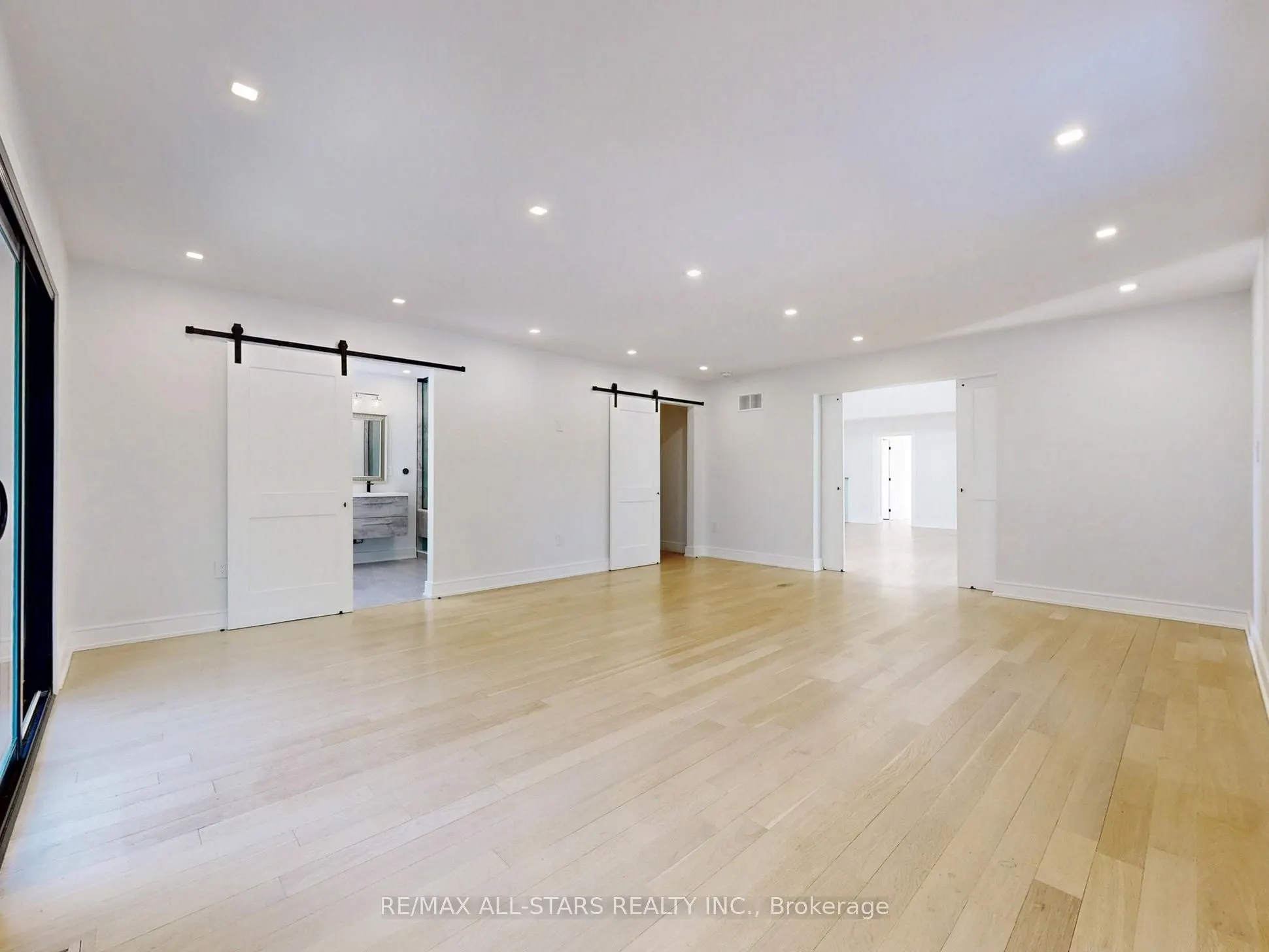 215 Bayview Avenue