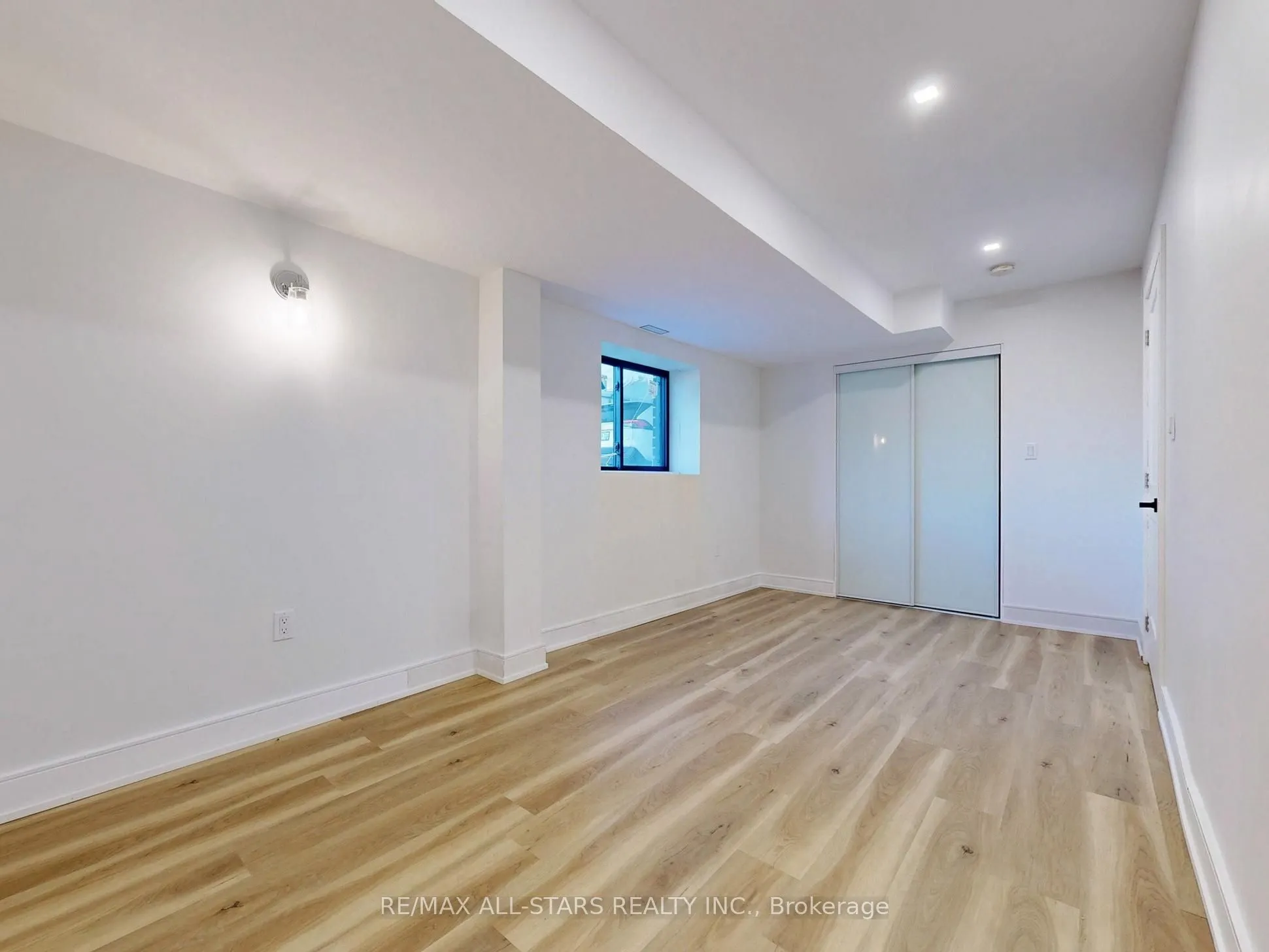 215 Bayview Avenue