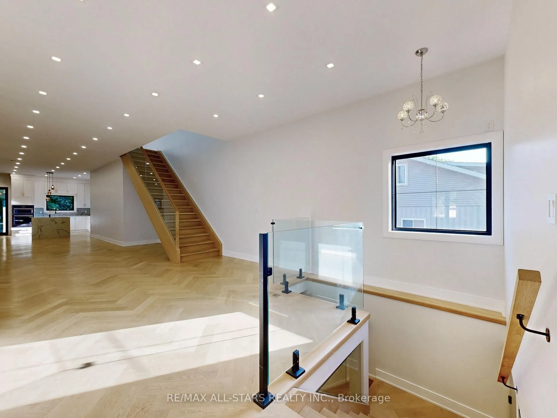 215 Bayview Avenue