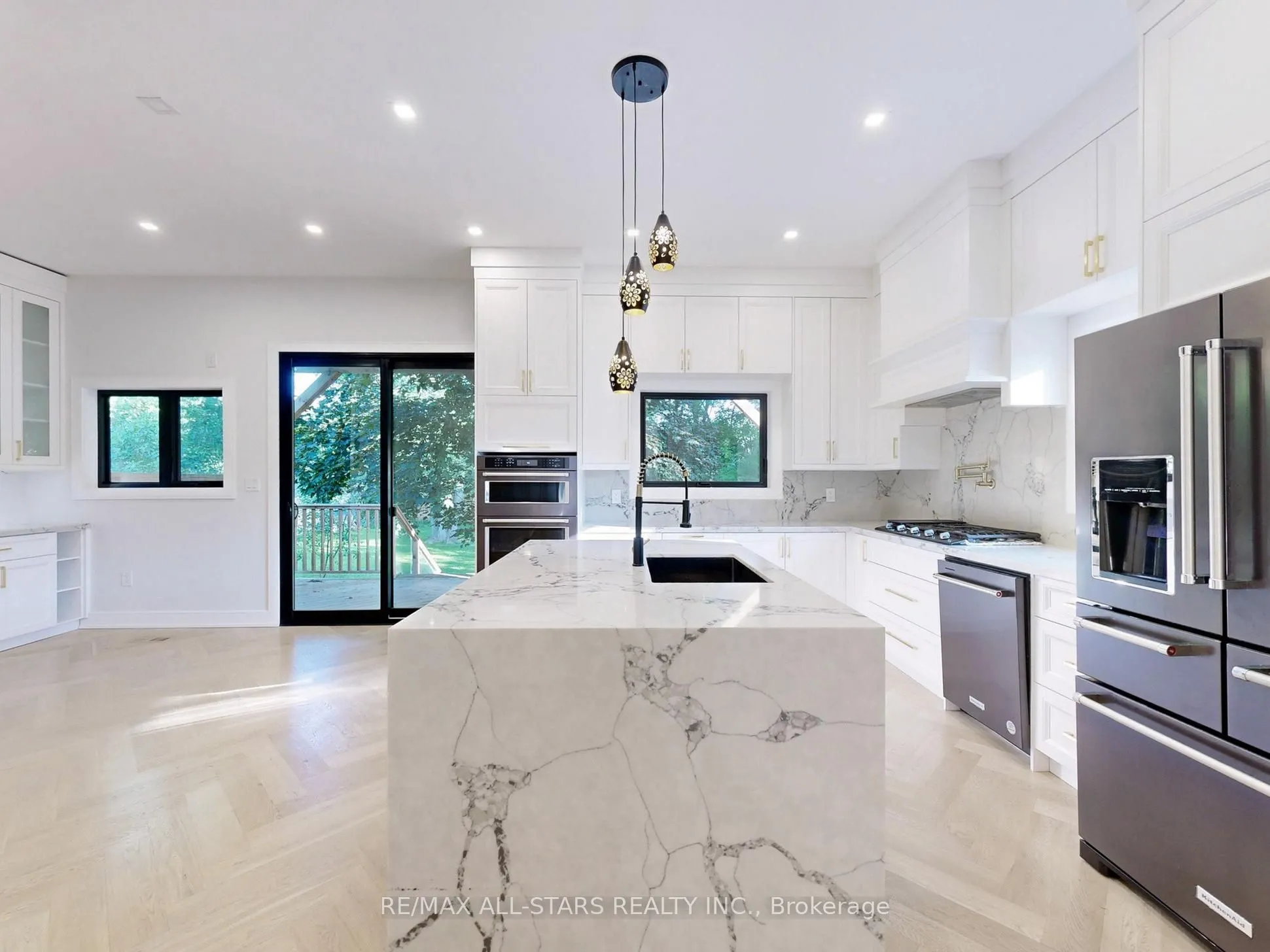 215 Bayview Avenue