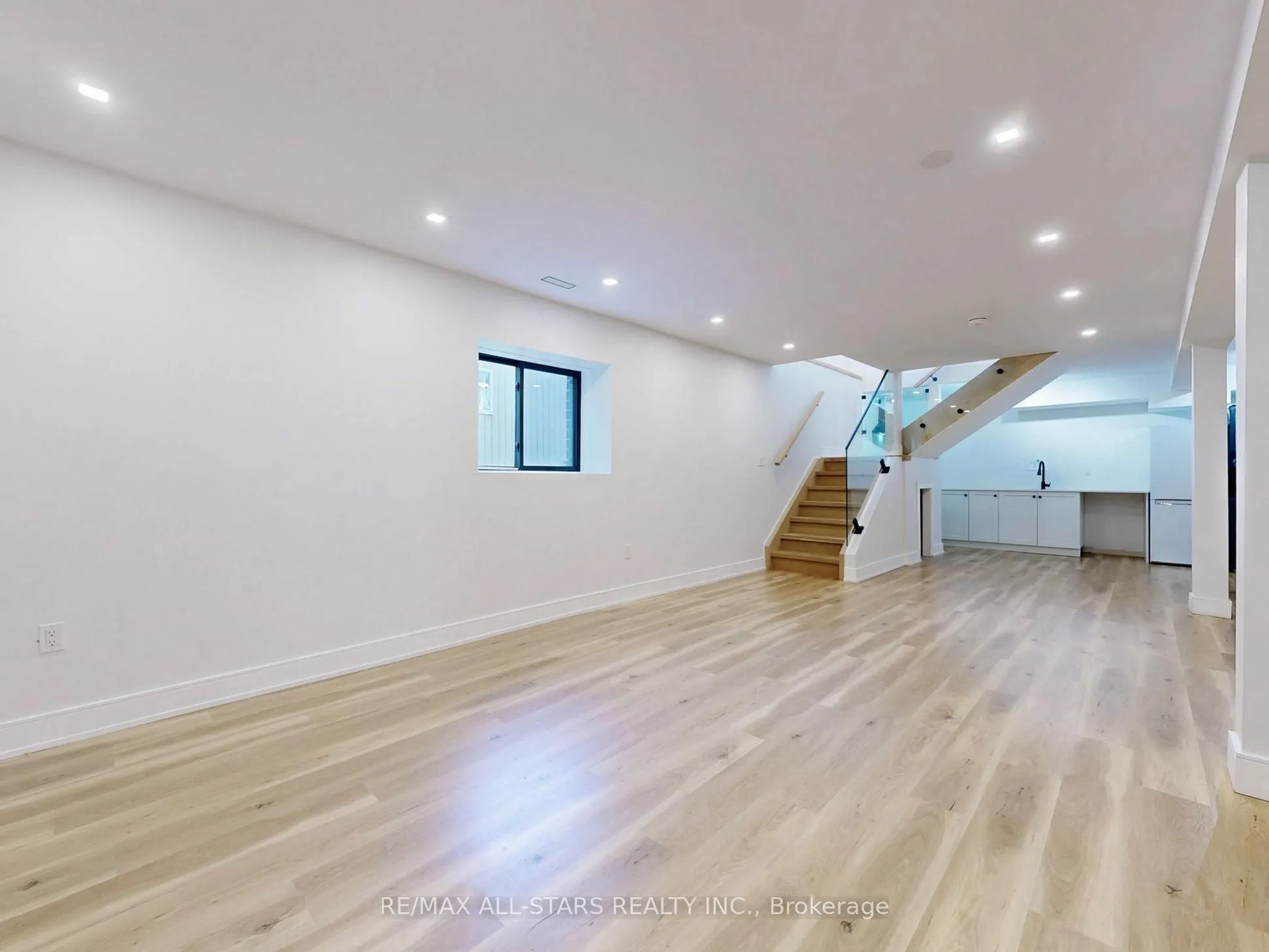215 Bayview Avenue