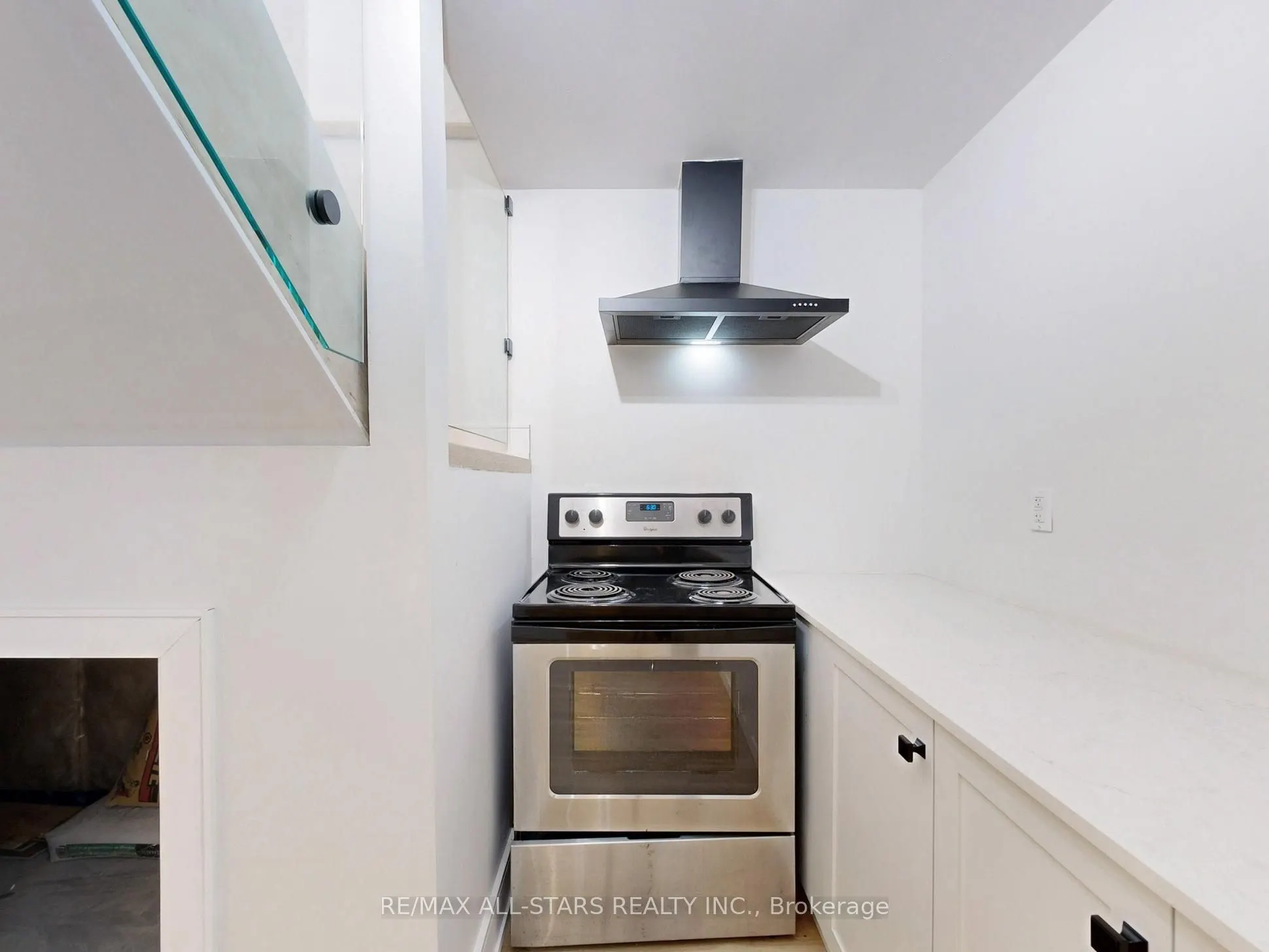 215 Bayview Avenue