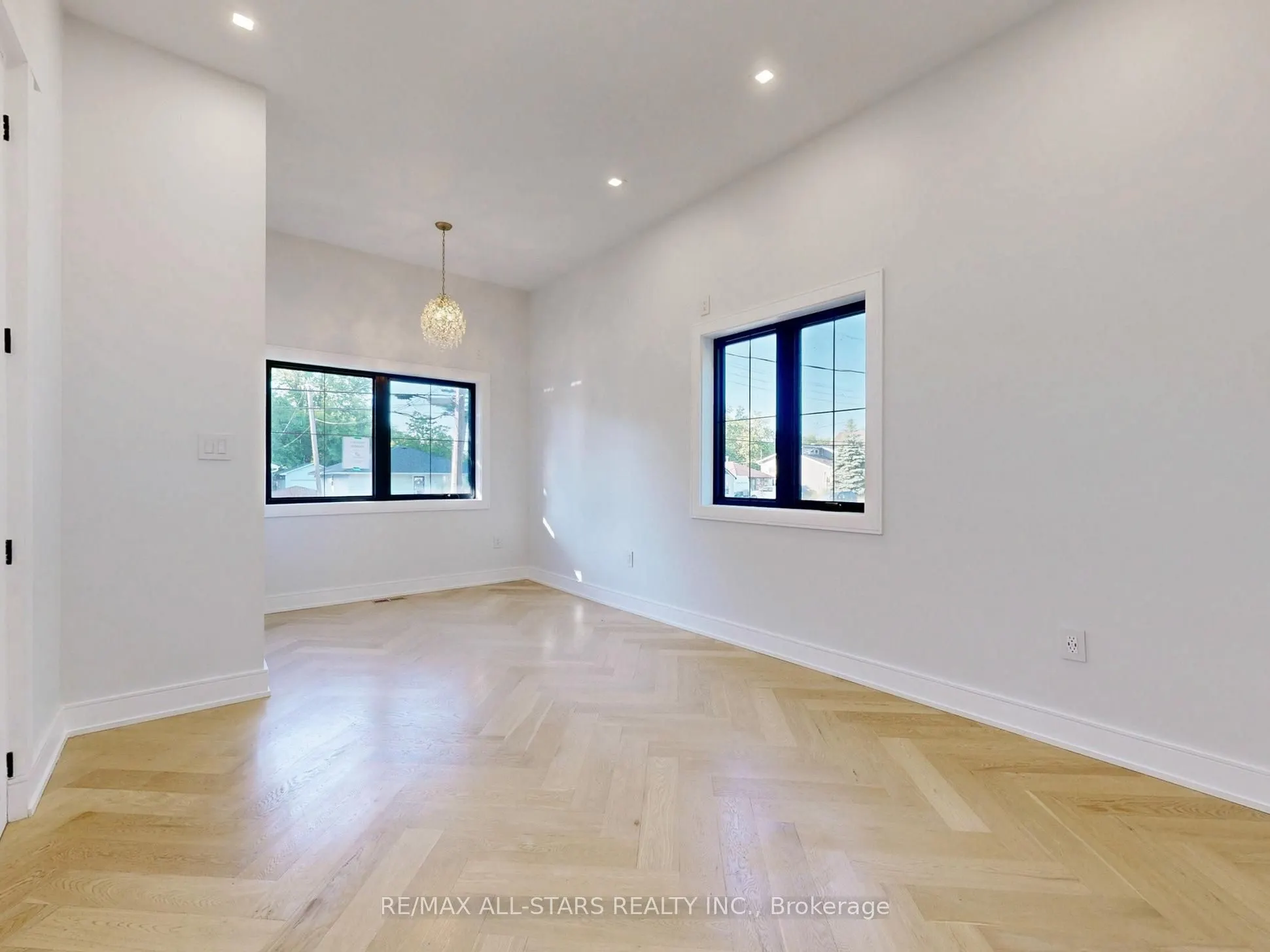 215 Bayview Avenue