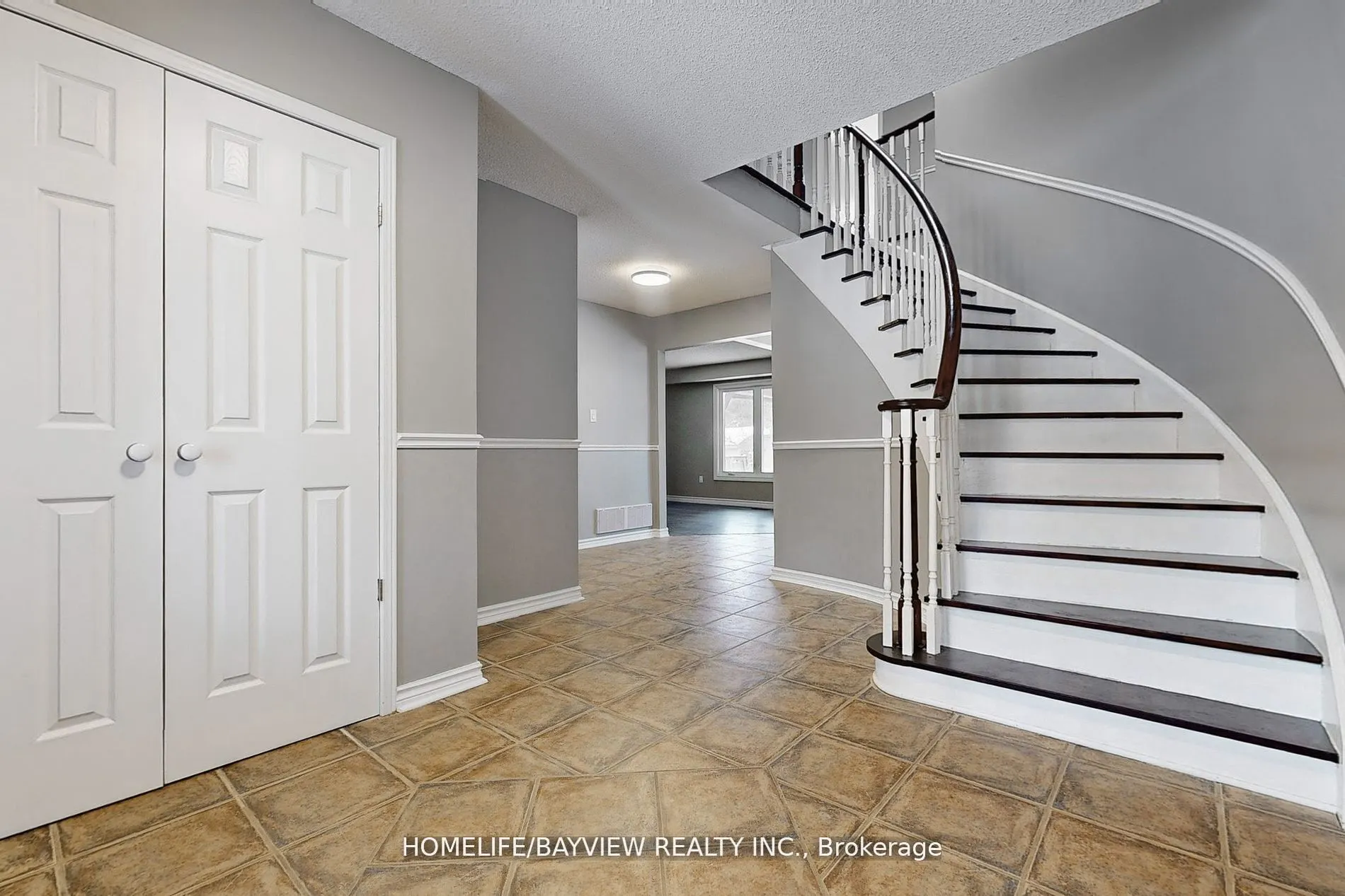 883 Leslie Valley Drive