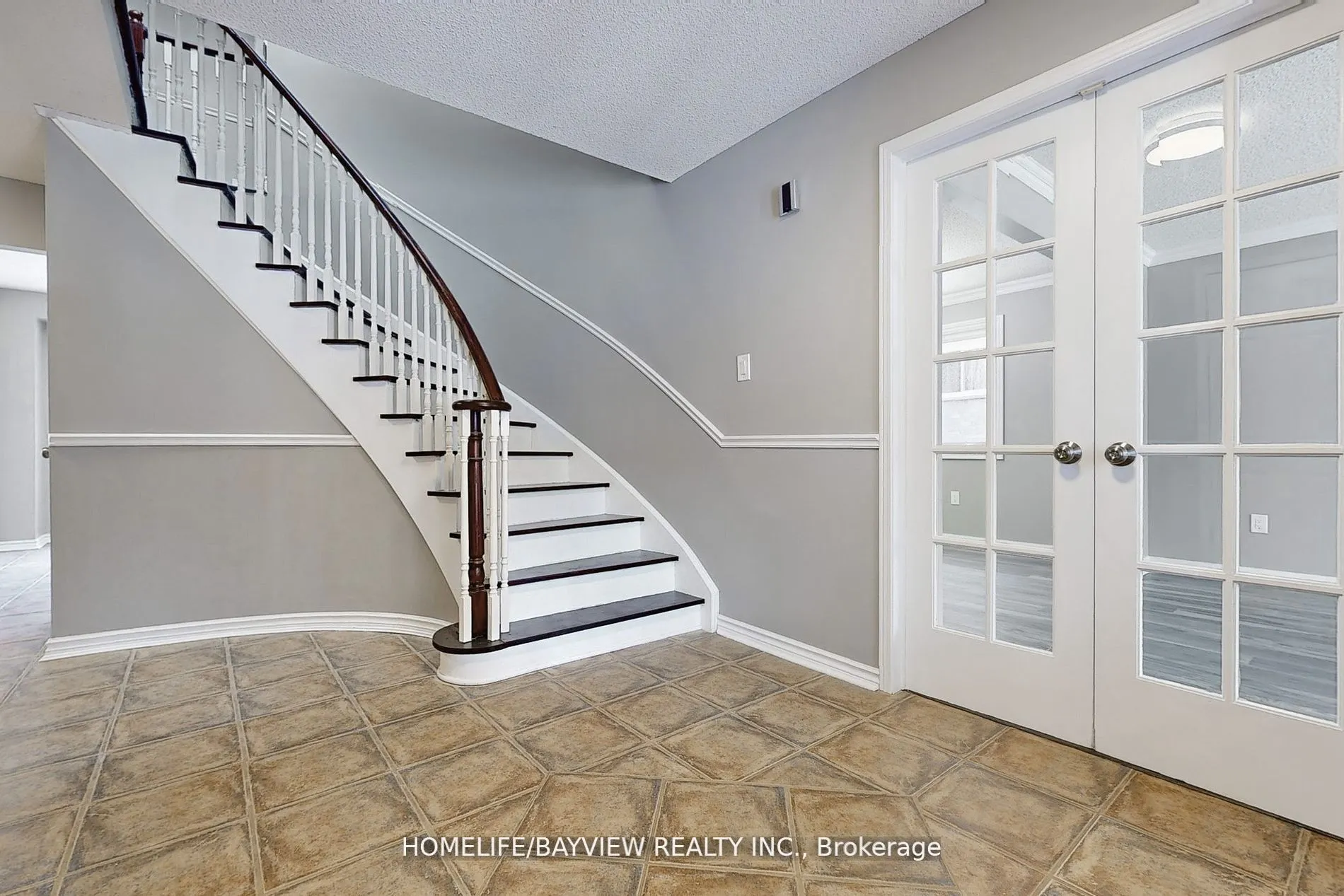 883 Leslie Valley Drive