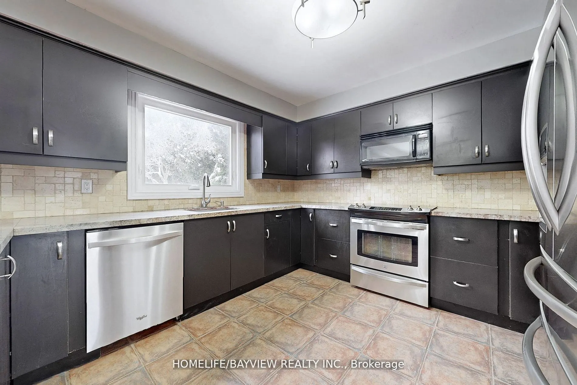 883 Leslie Valley Drive