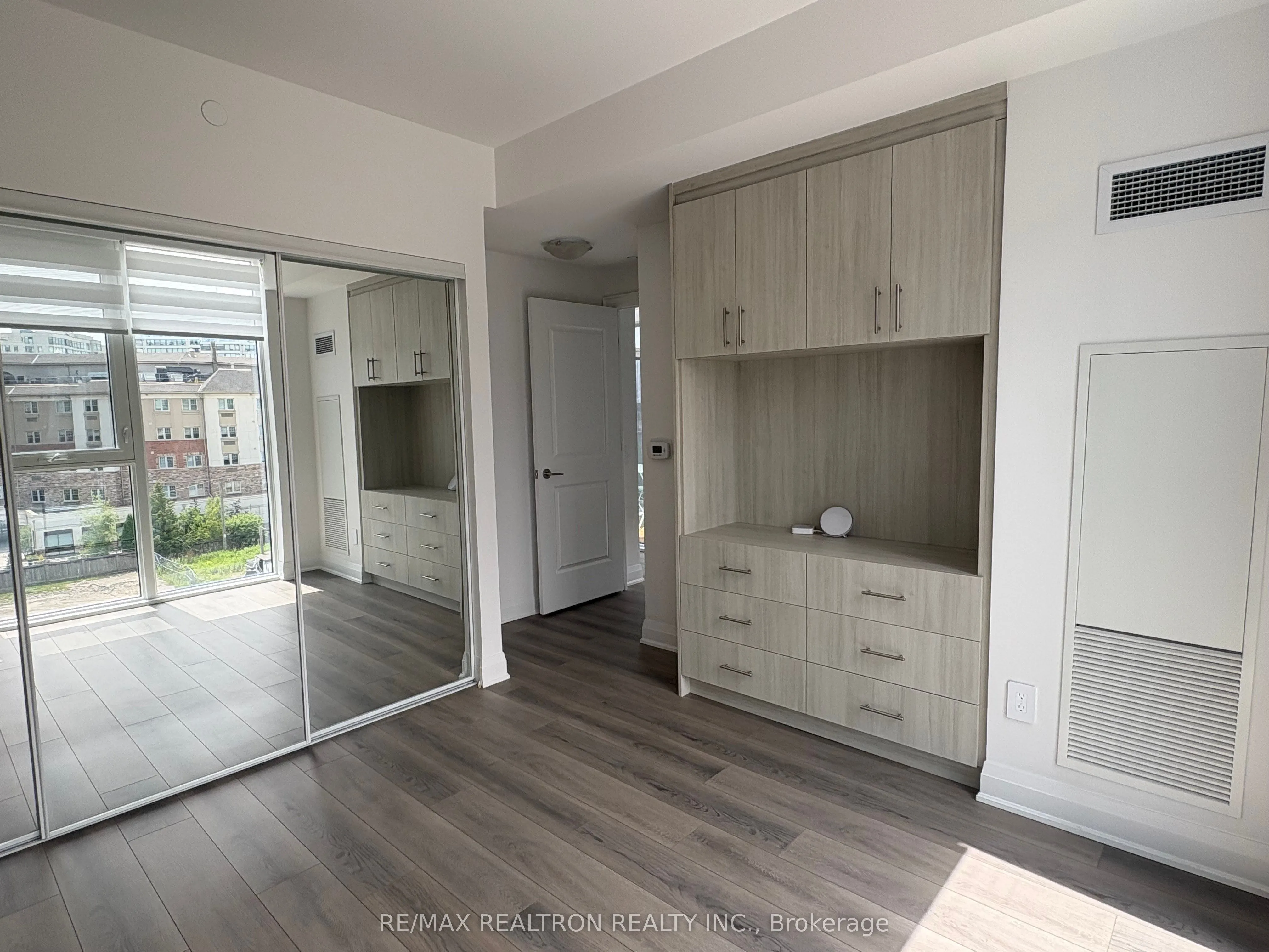 10 Gatineau Drive, #403W