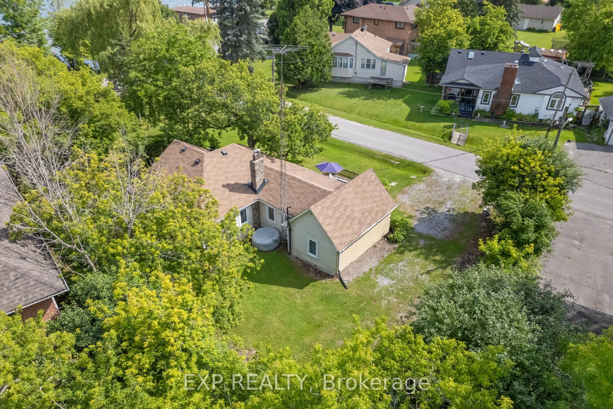 21 Lake Drive E