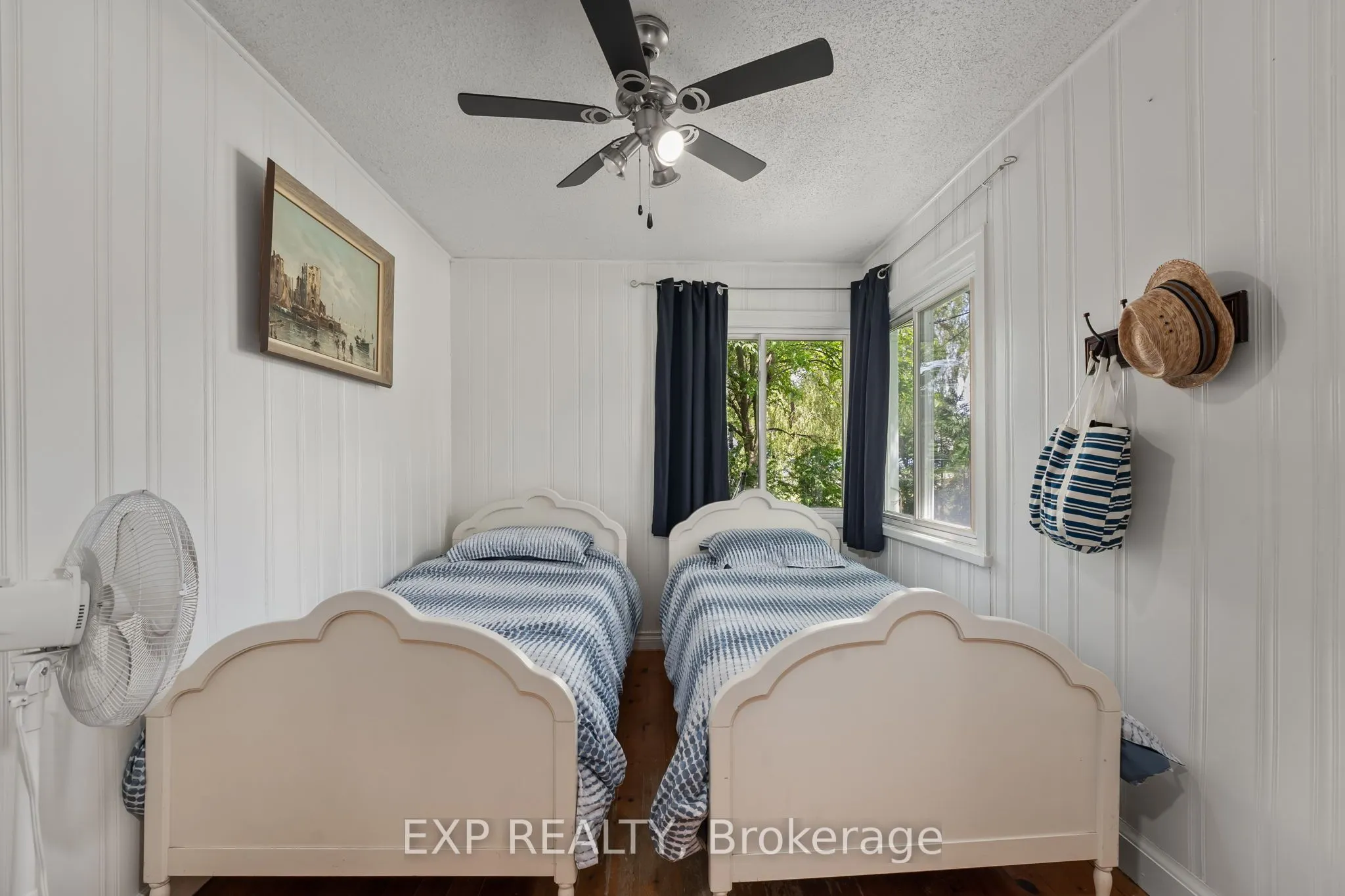 21 Lake Drive E