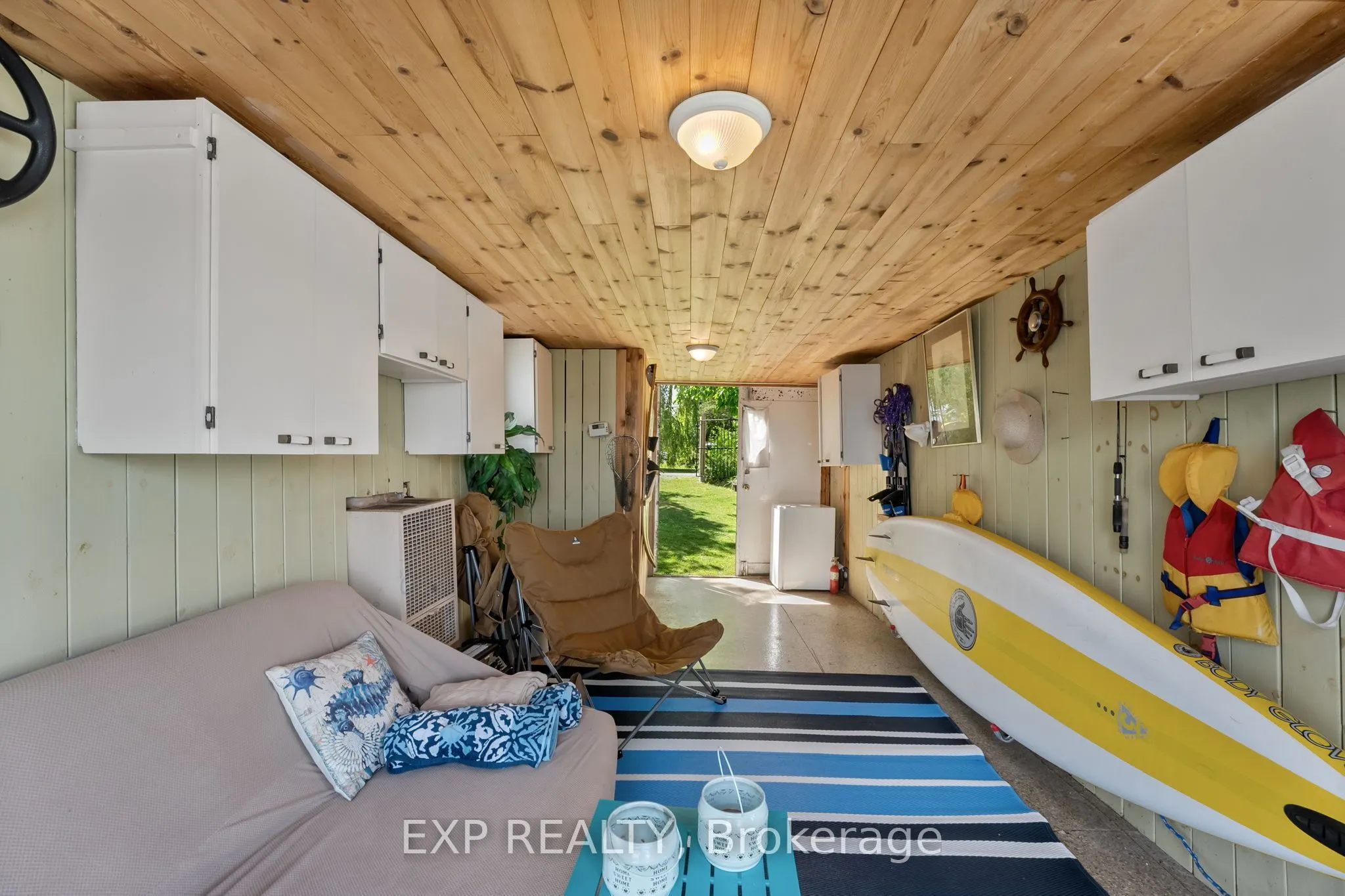 21 Lake Drive E