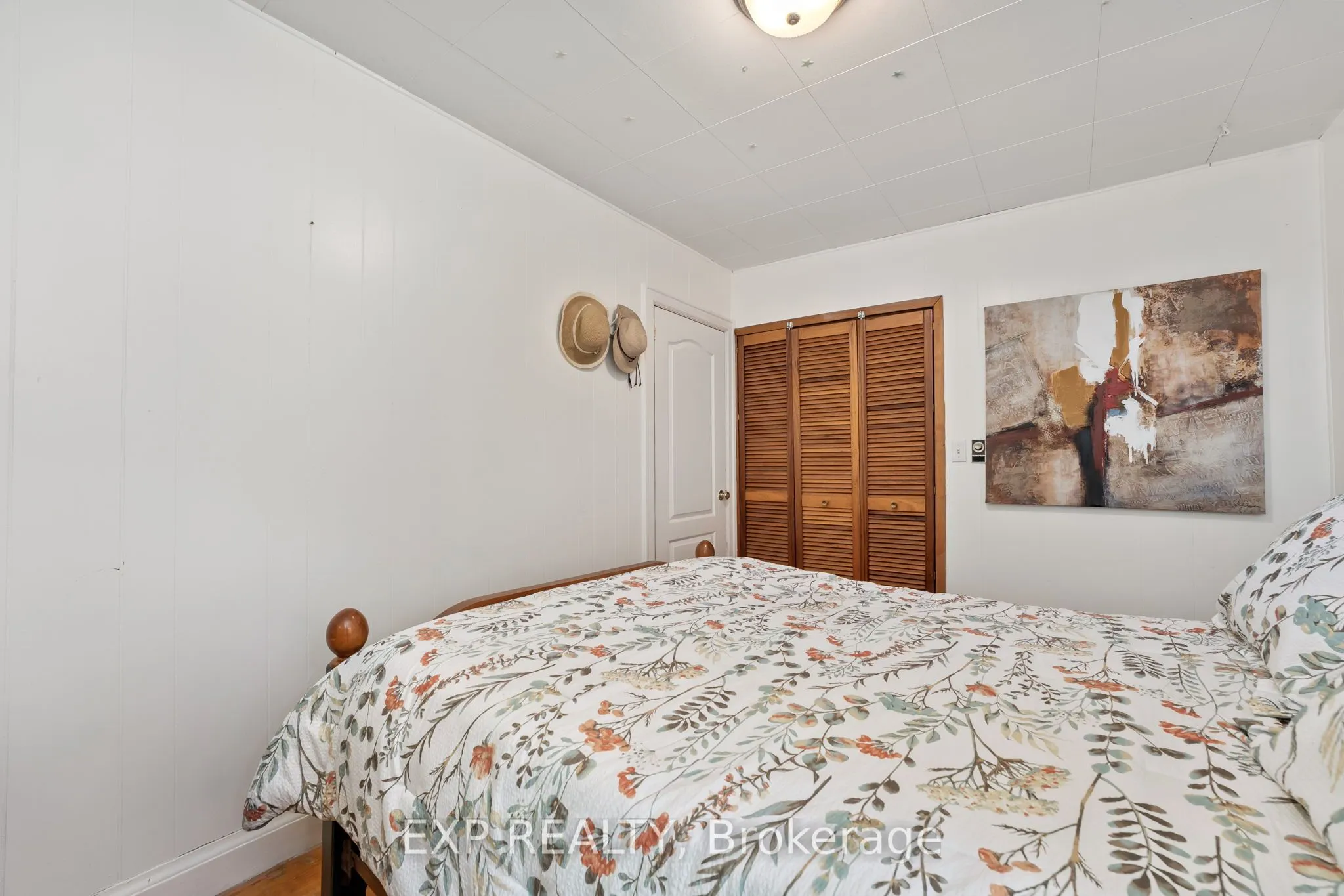 21 Lake Drive E