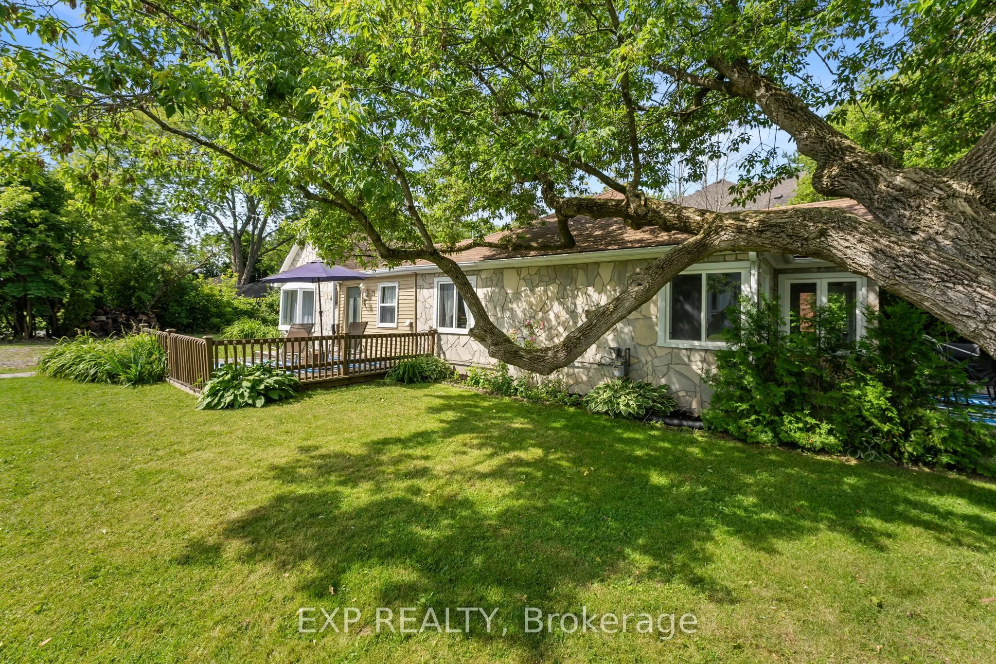 21 Lake Drive E