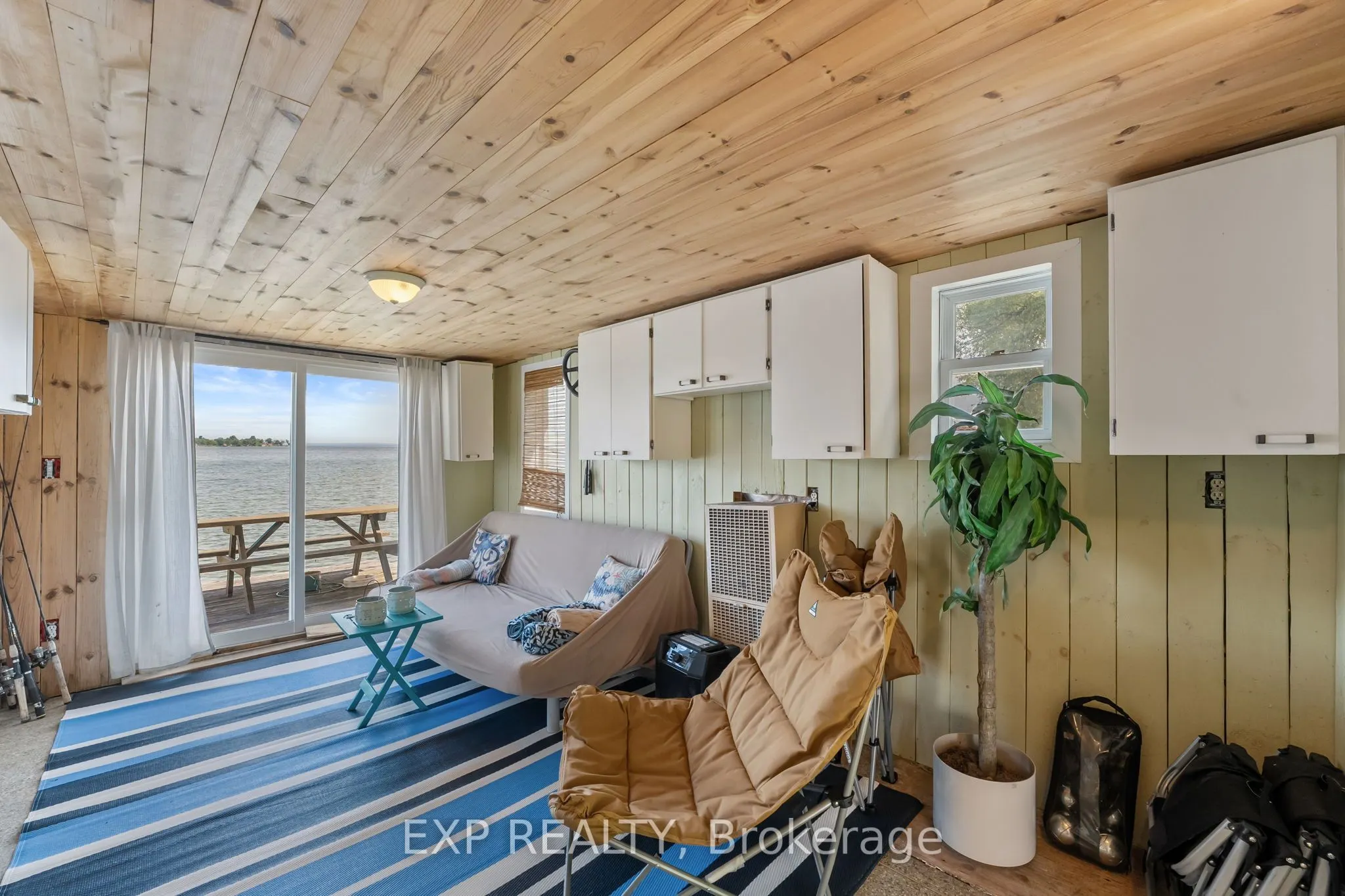 21 Lake Drive E