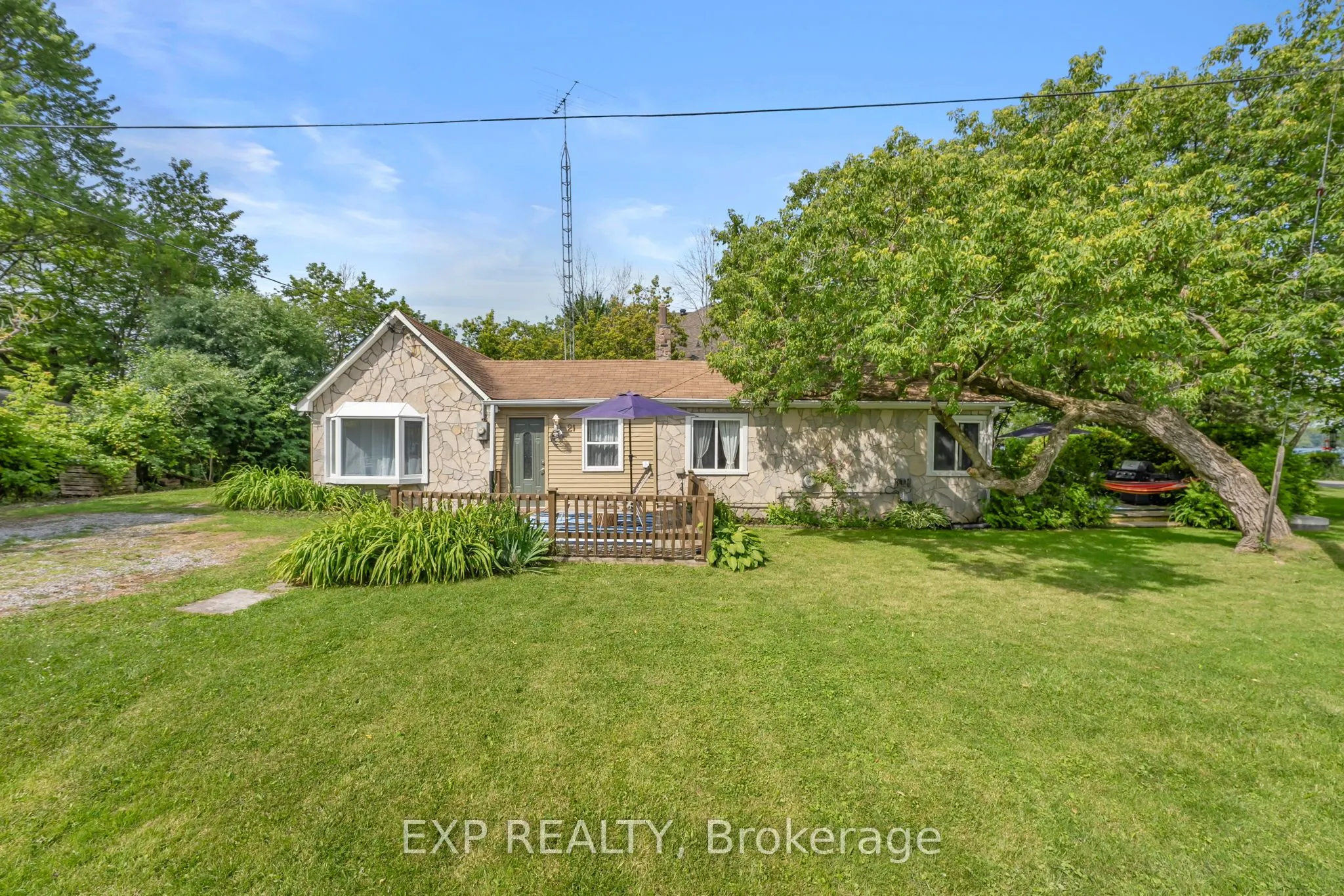 21 Lake Drive E