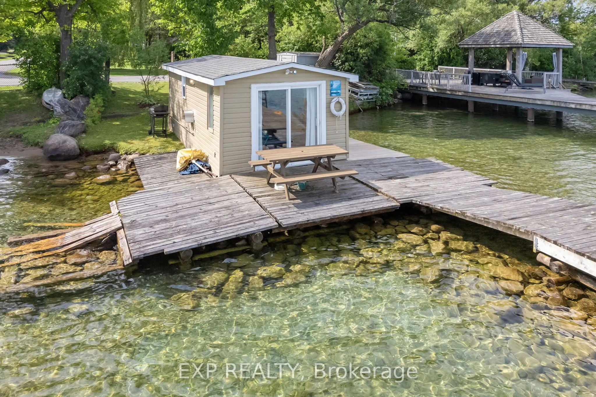 21 Lake Drive E