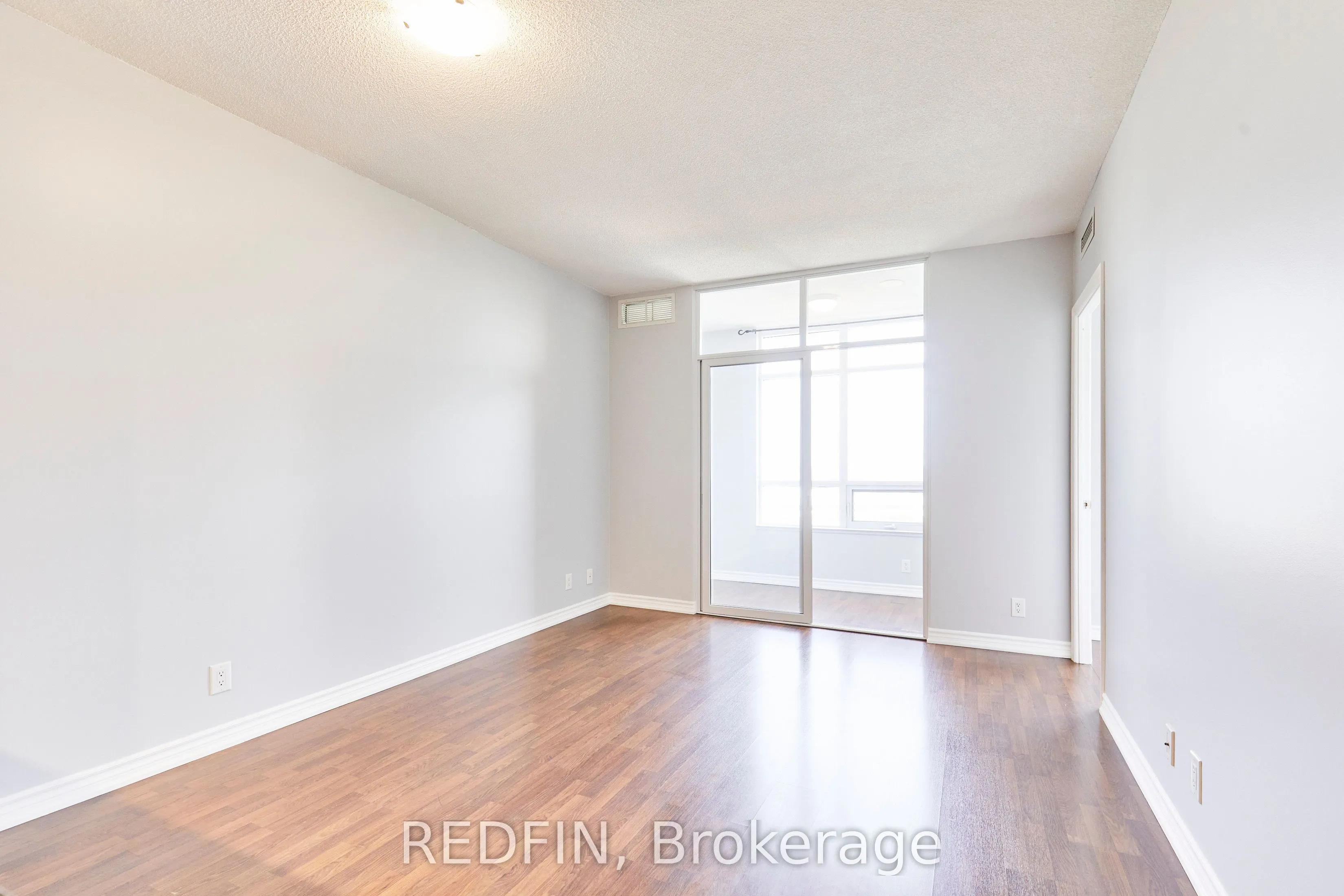 9235 Jane Street, #1016