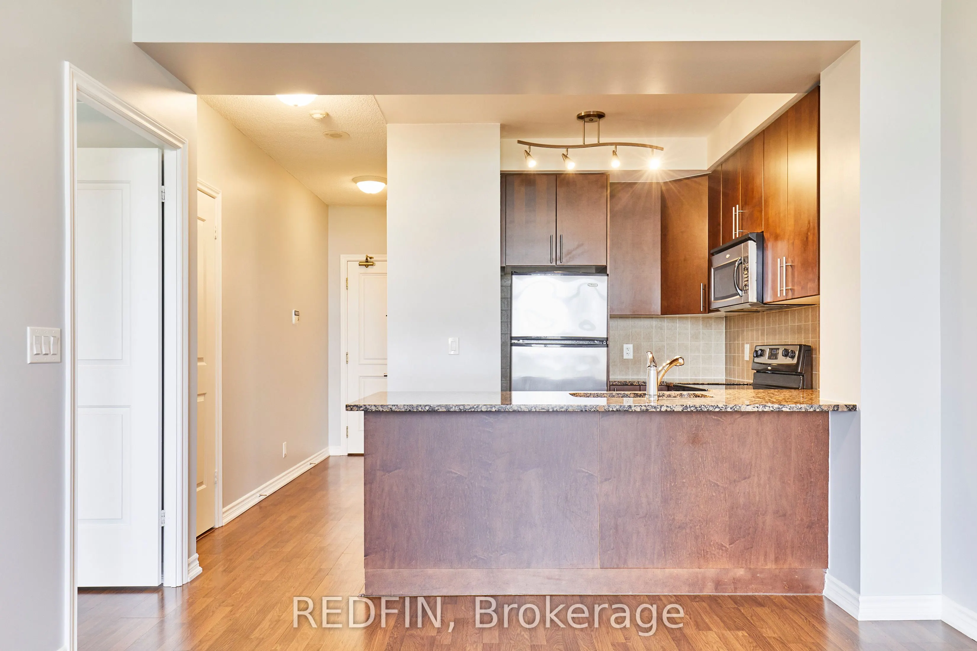 9235 Jane Street, #1016