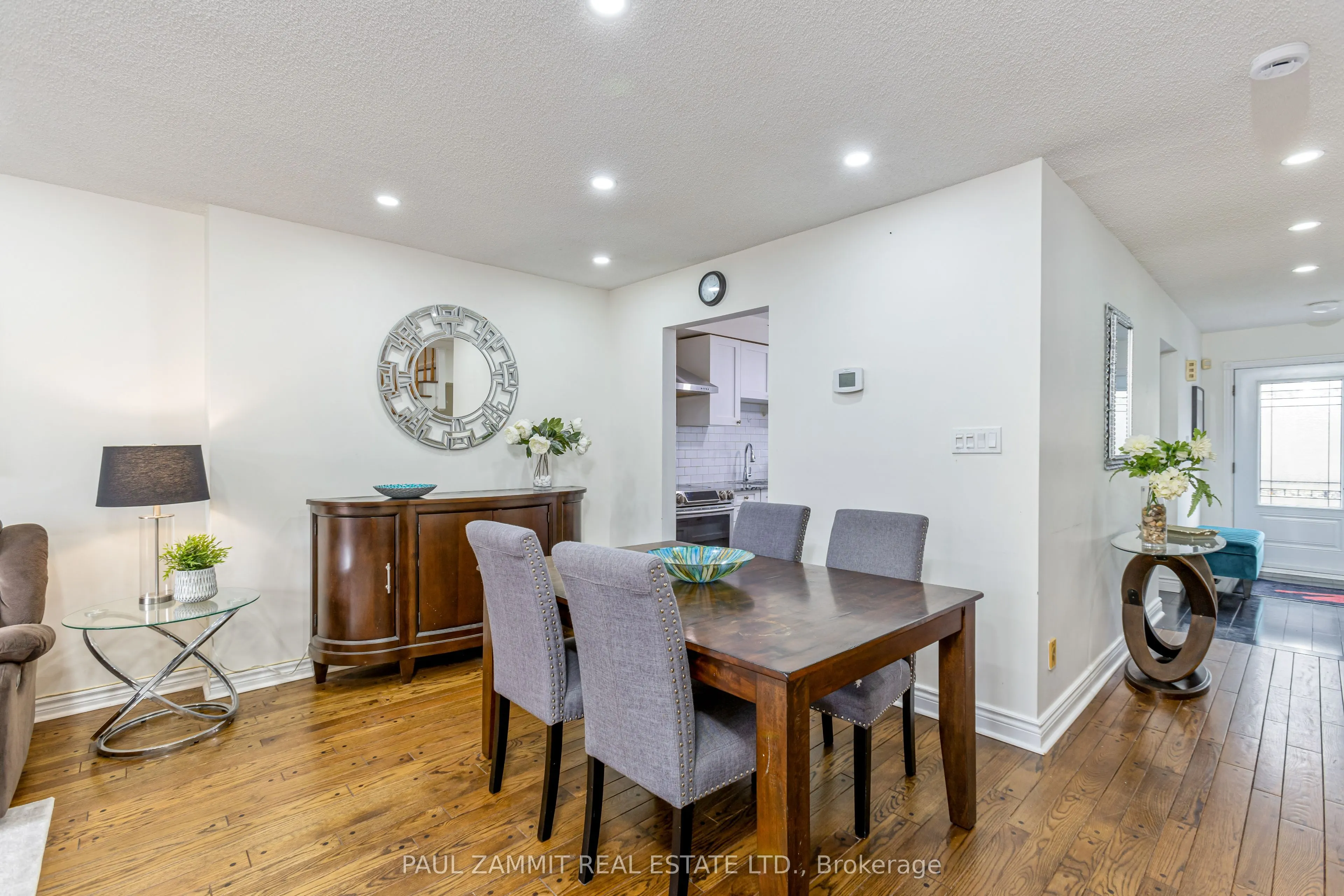 119 Confederation Way, #0
