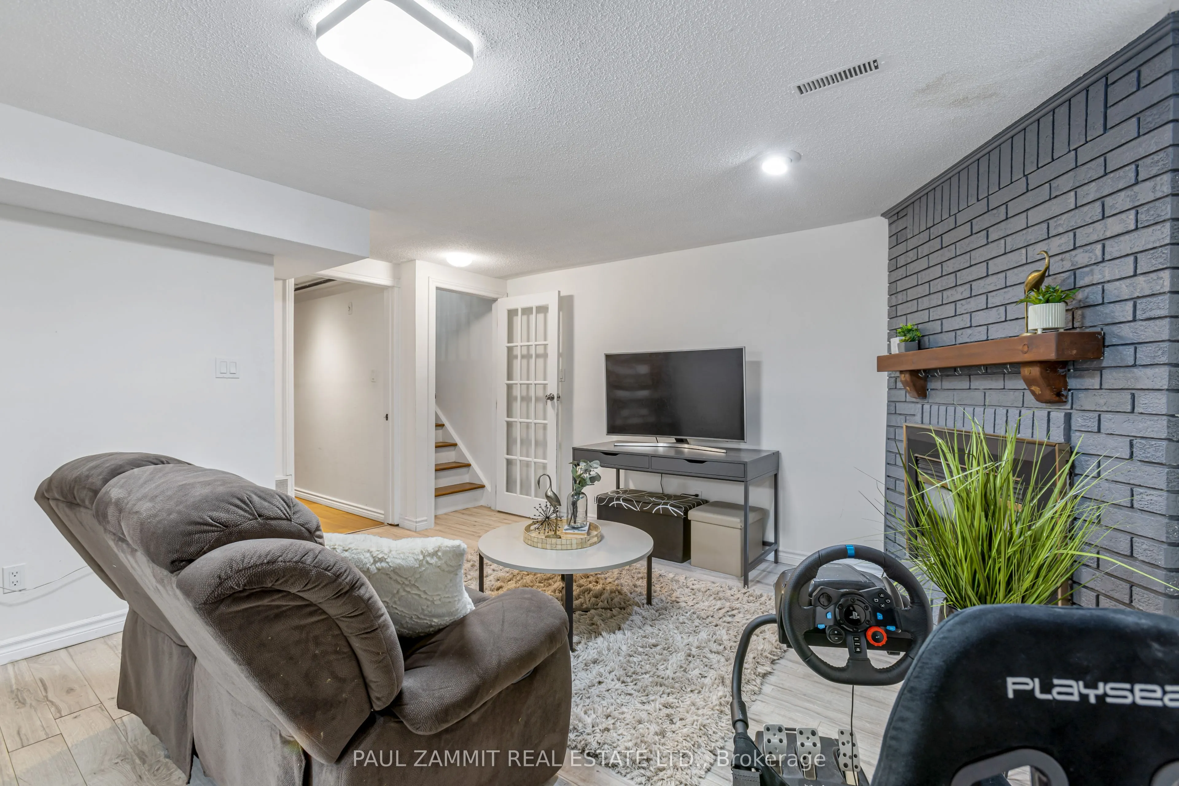119 Confederation Way, #0