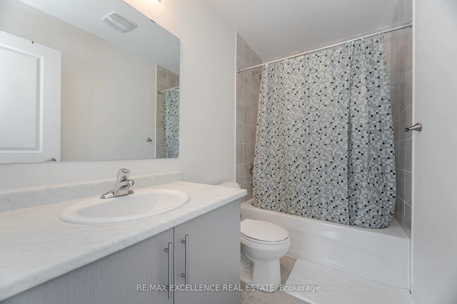 1409 Davis Loop