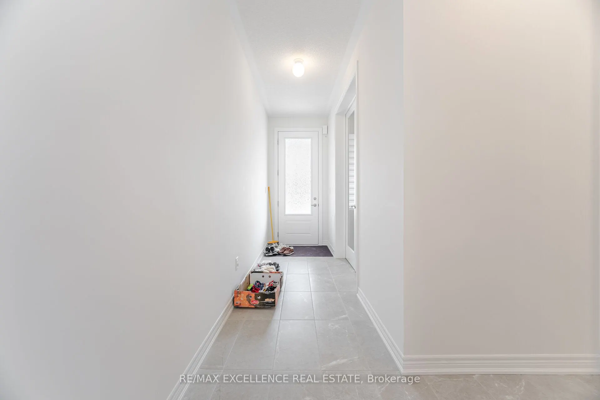 1409 Davis Loop