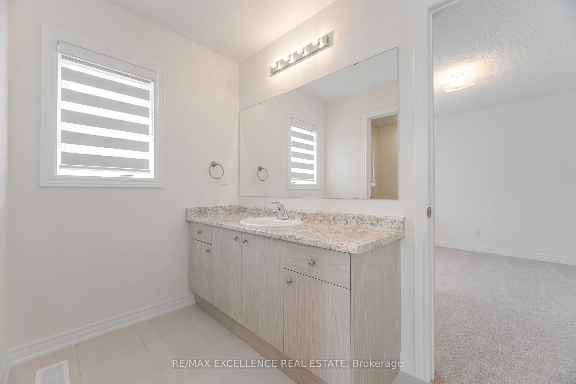 1409 Davis Loop