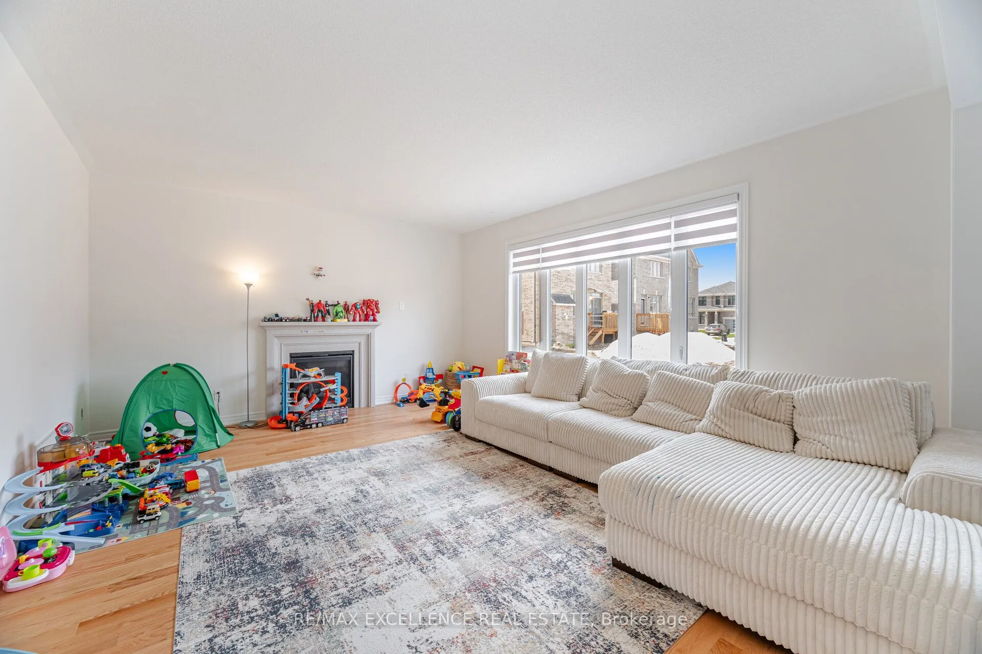 1409 Davis Loop