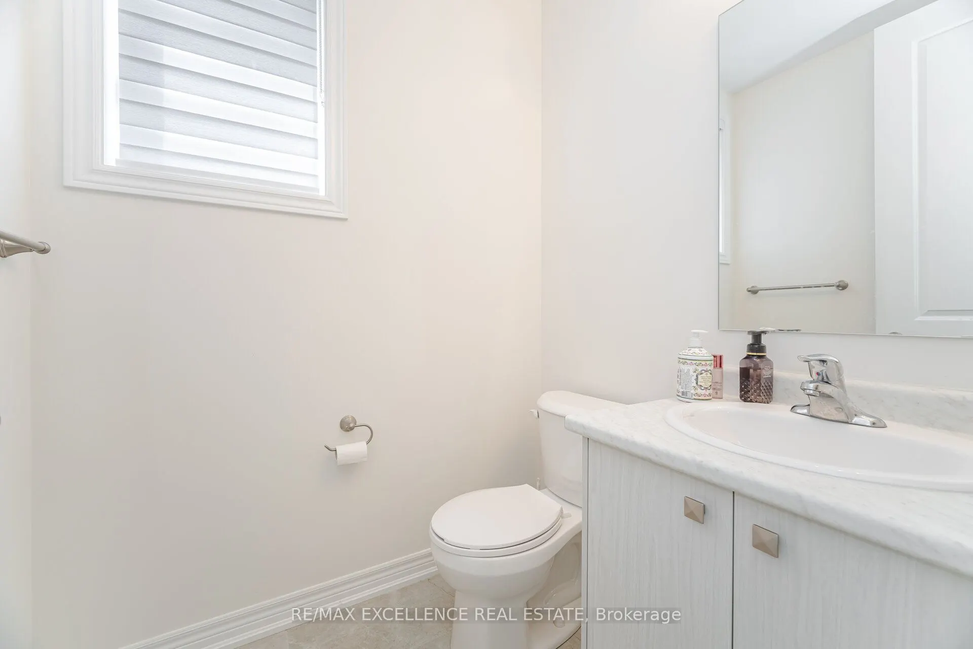 1409 Davis Loop