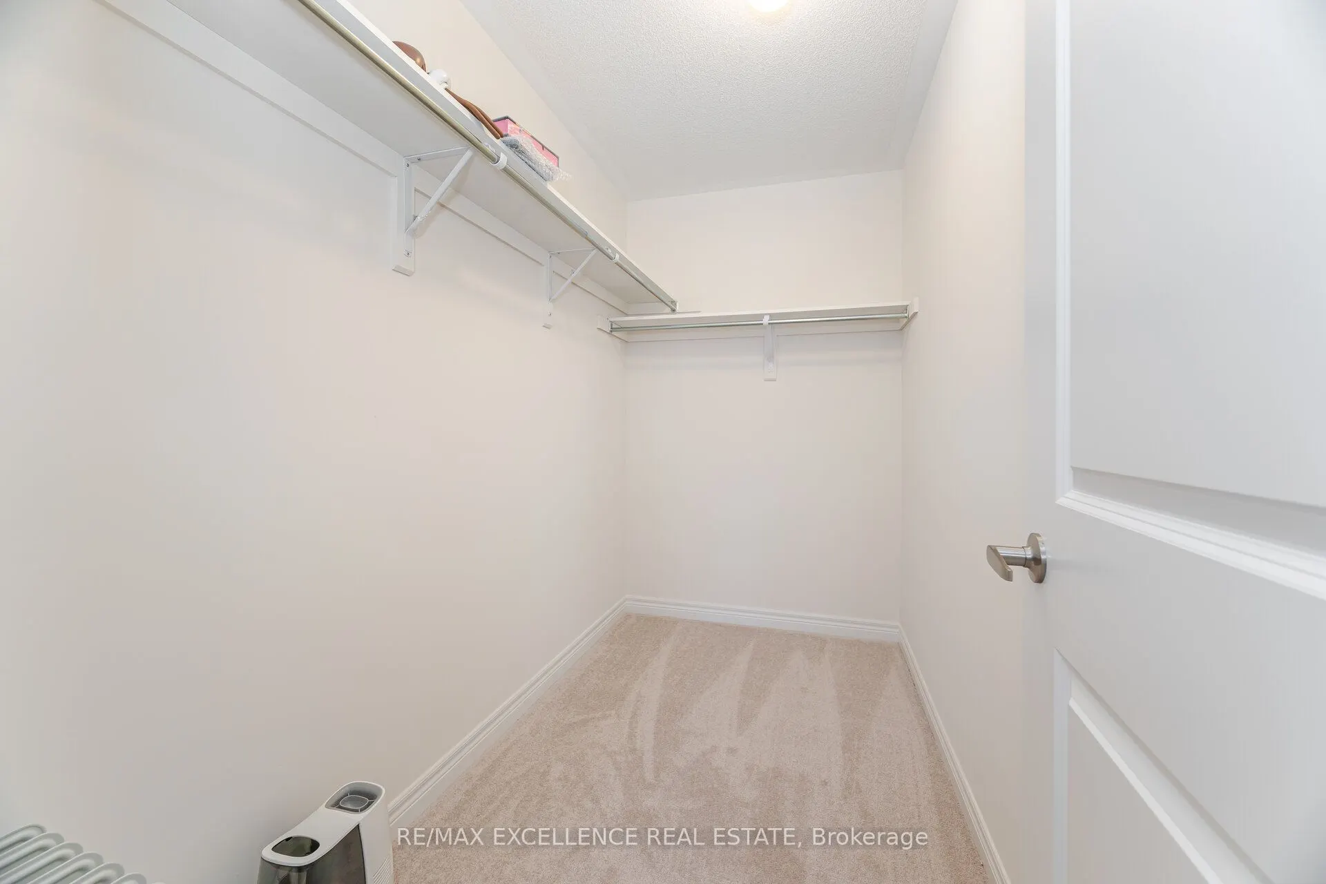 1409 Davis Loop
