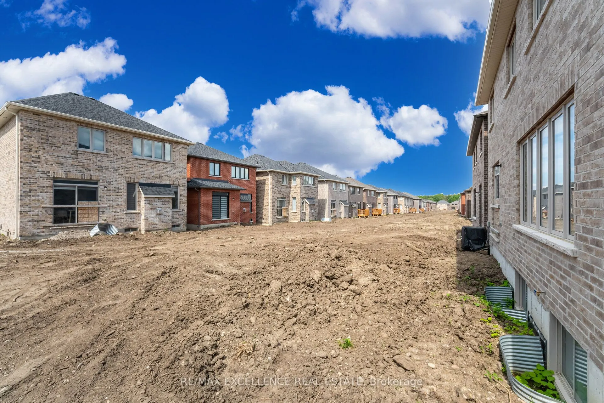1409 Davis Loop