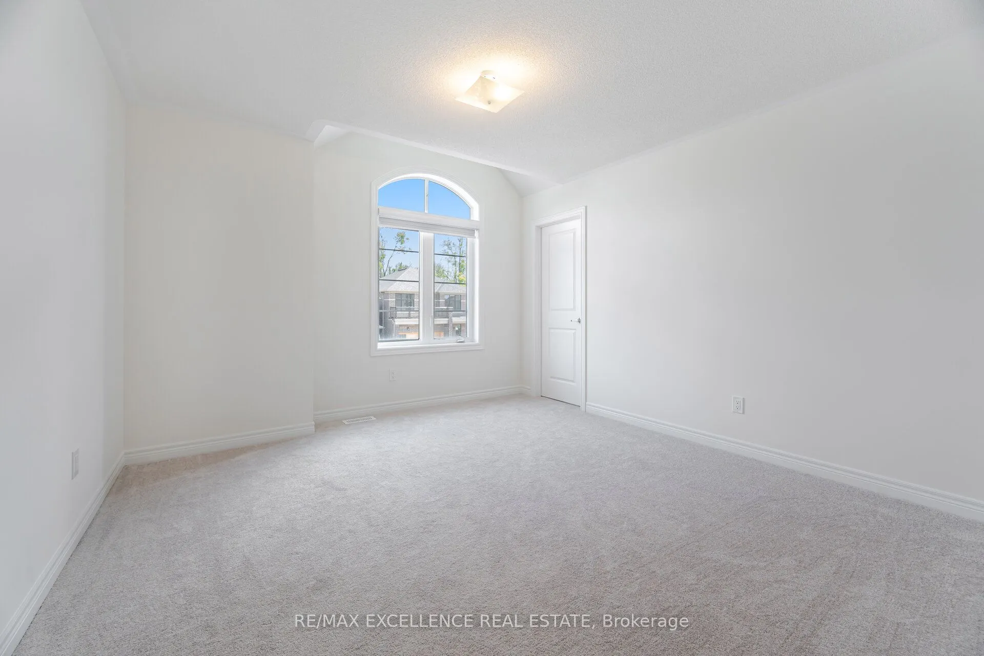 1409 Davis Loop