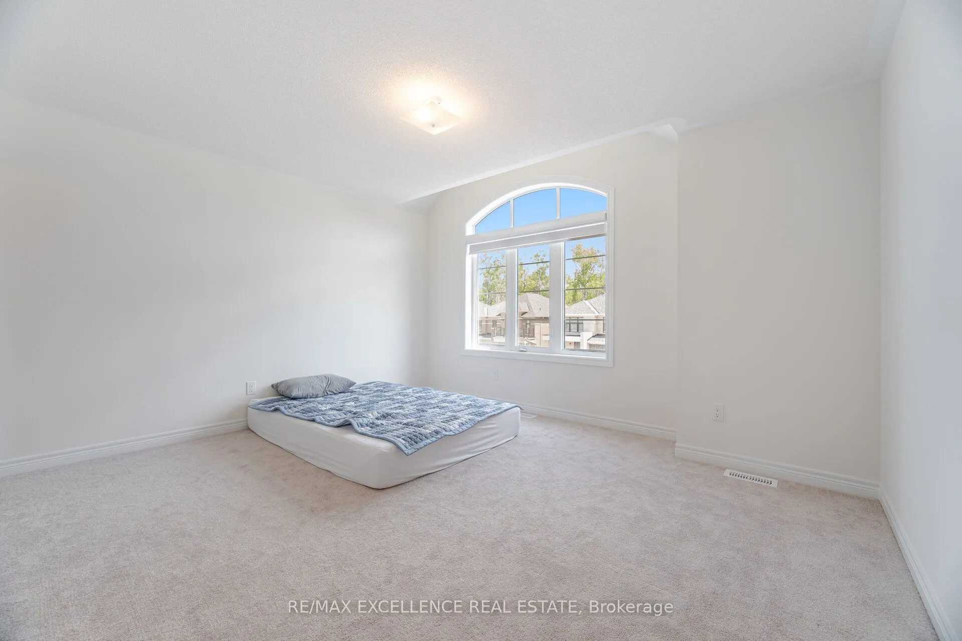 1409 Davis Loop