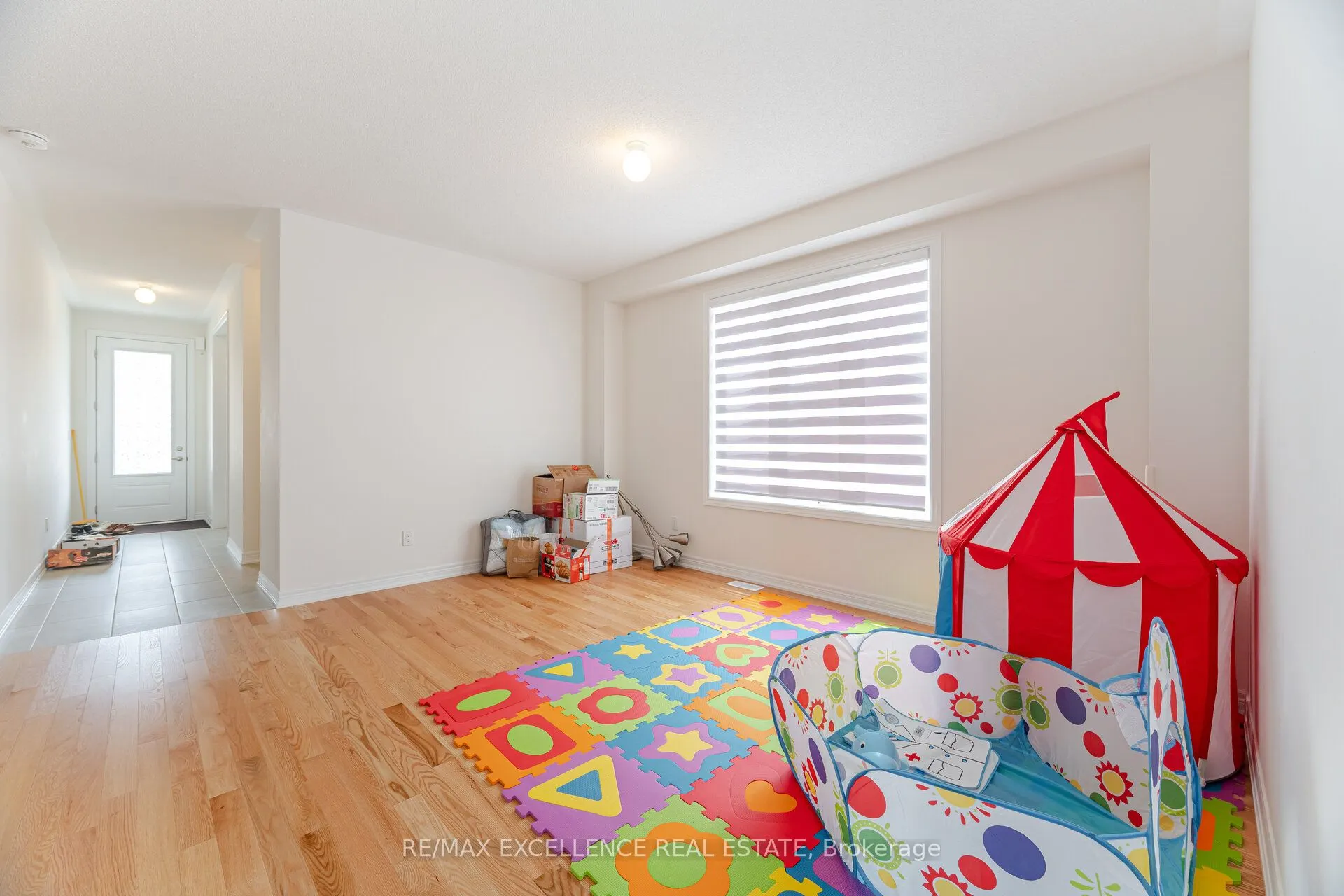 1409 Davis Loop