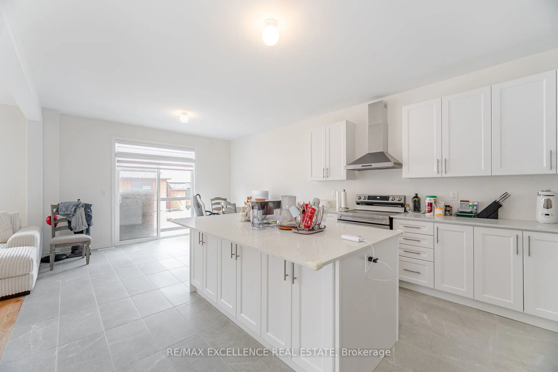 1409 Davis Loop