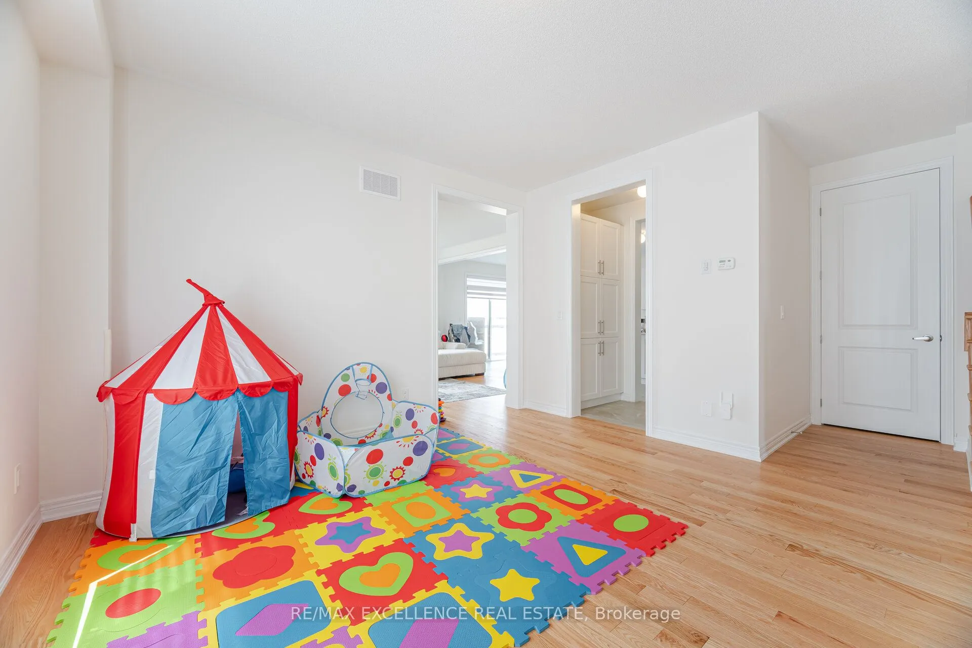 1409 Davis Loop