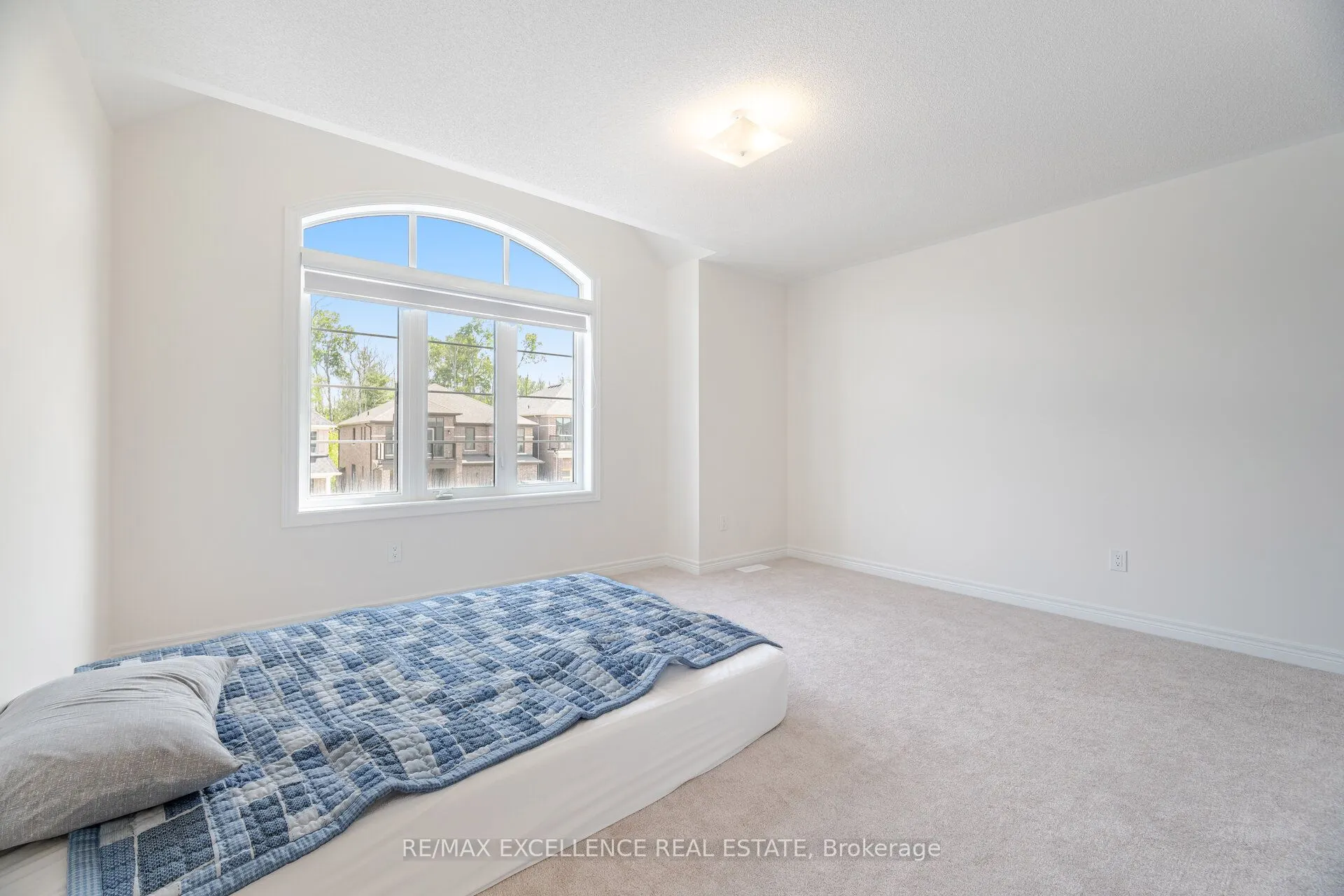 1409 Davis Loop