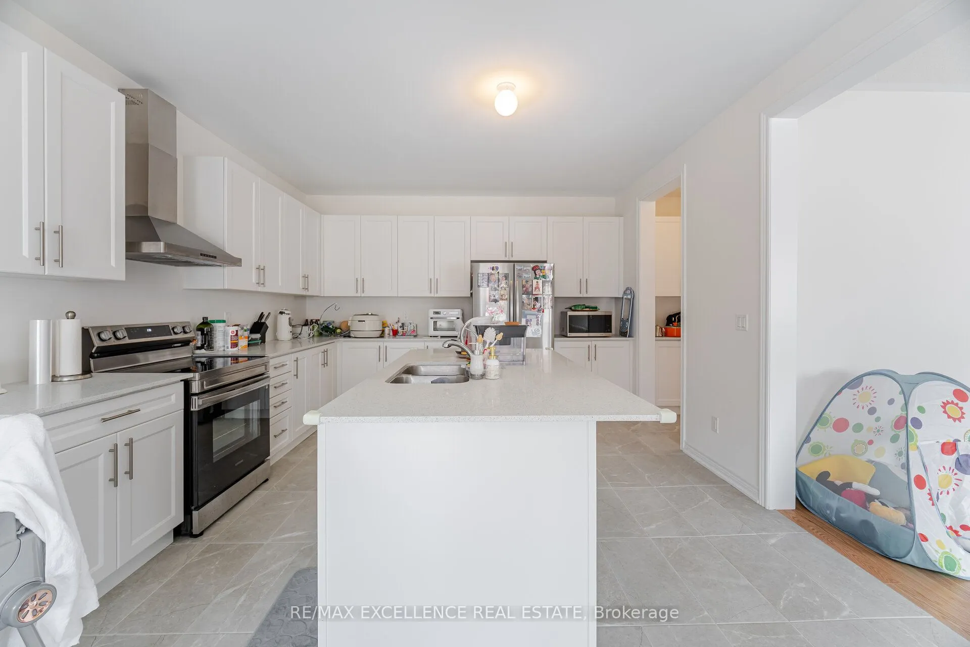 1409 Davis Loop