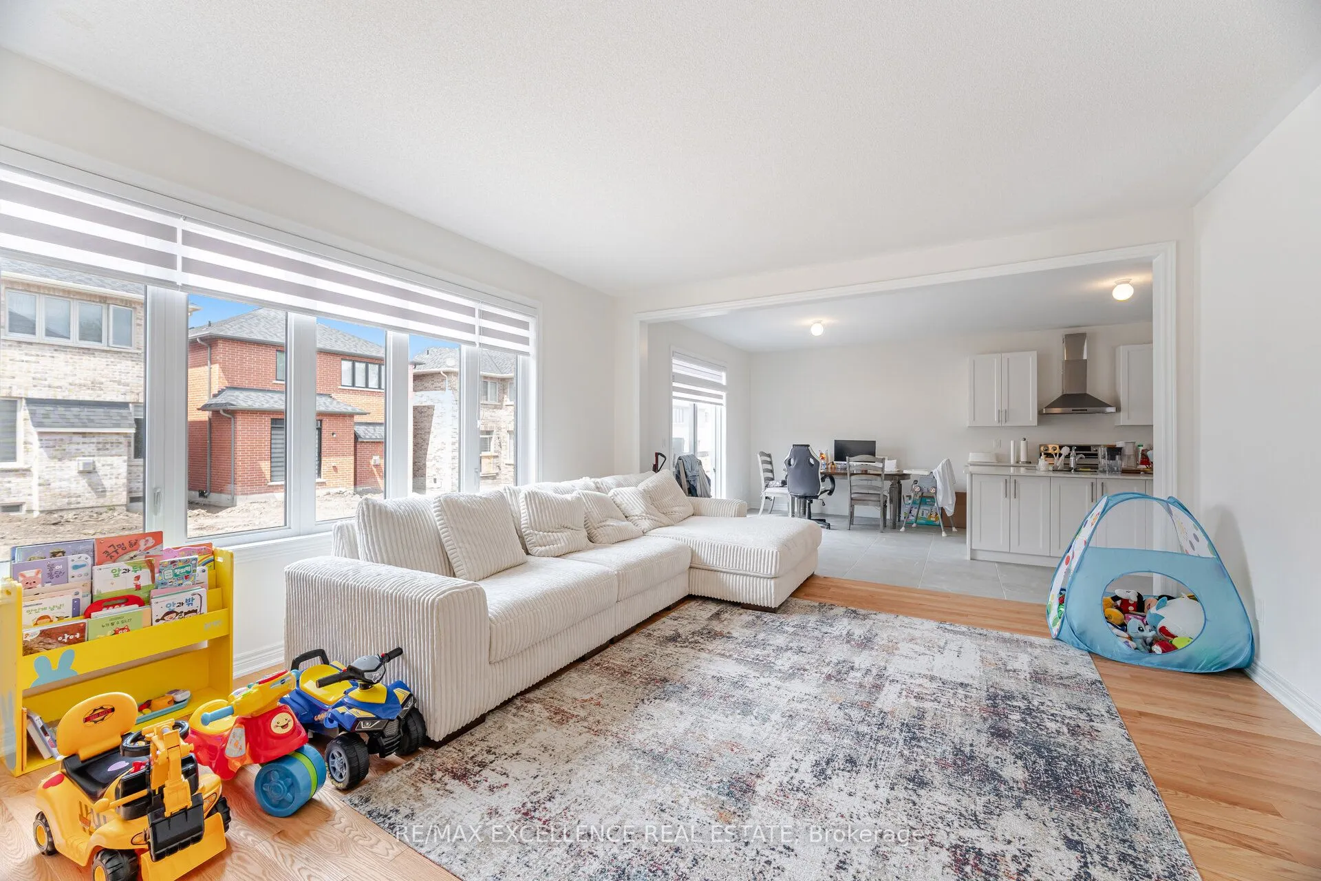 1409 Davis Loop