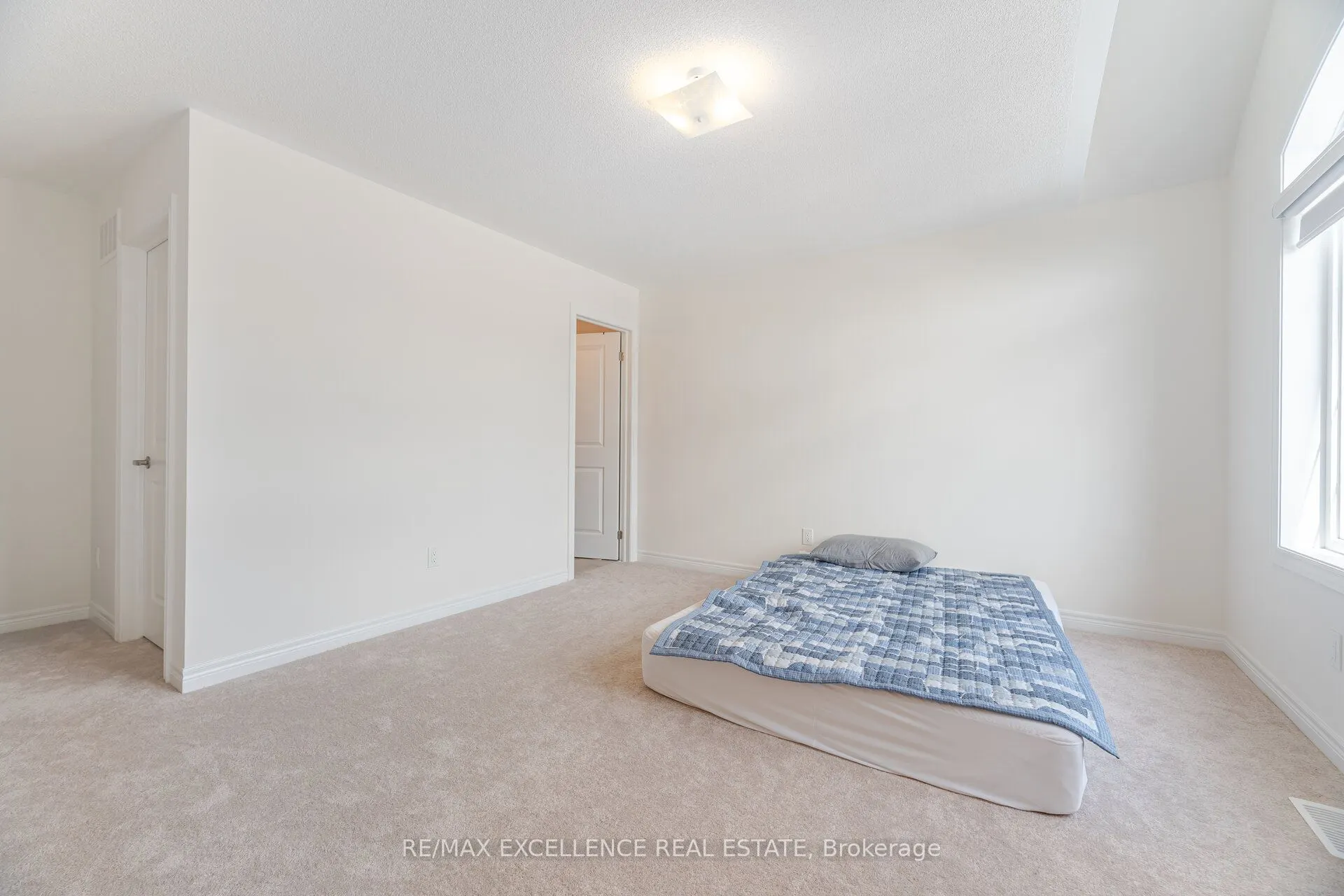 1409 Davis Loop