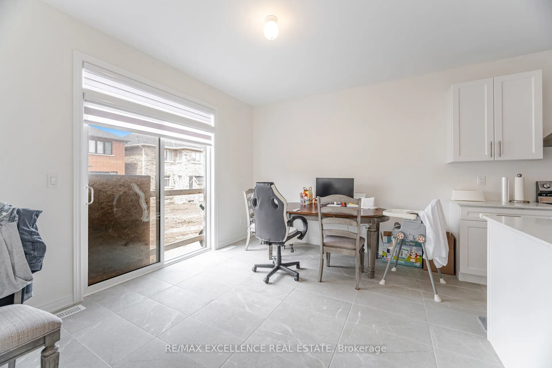 1409 Davis Loop