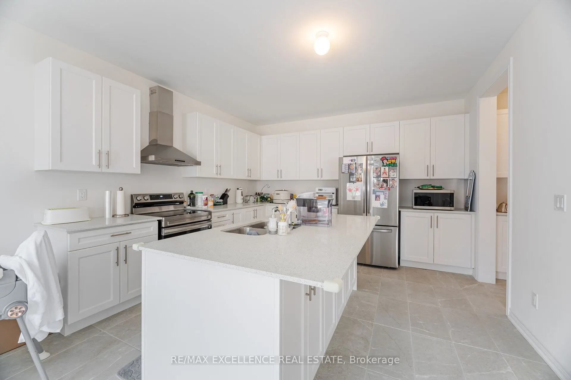 1409 Davis Loop