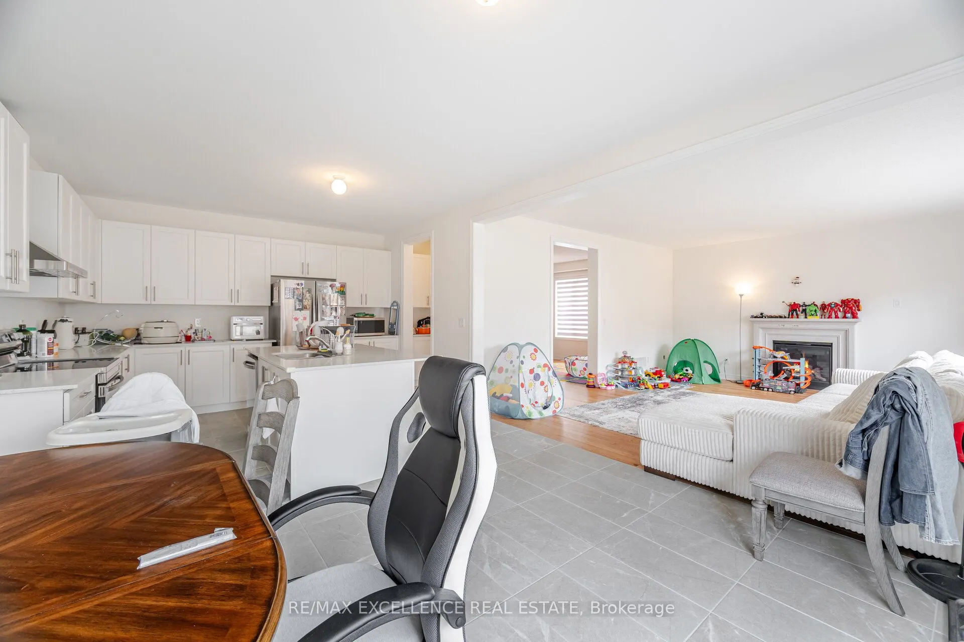 1409 Davis Loop