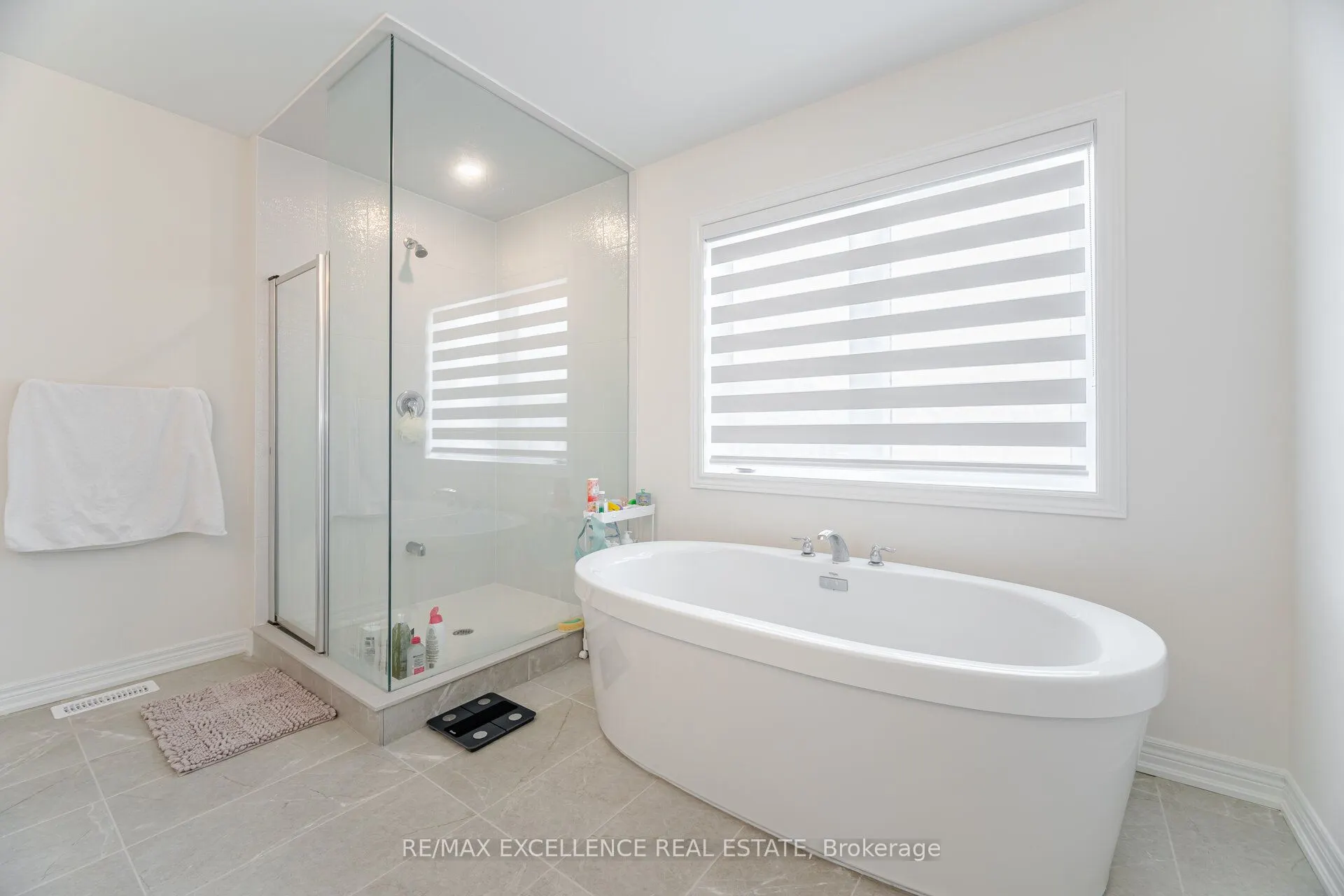 1409 Davis Loop