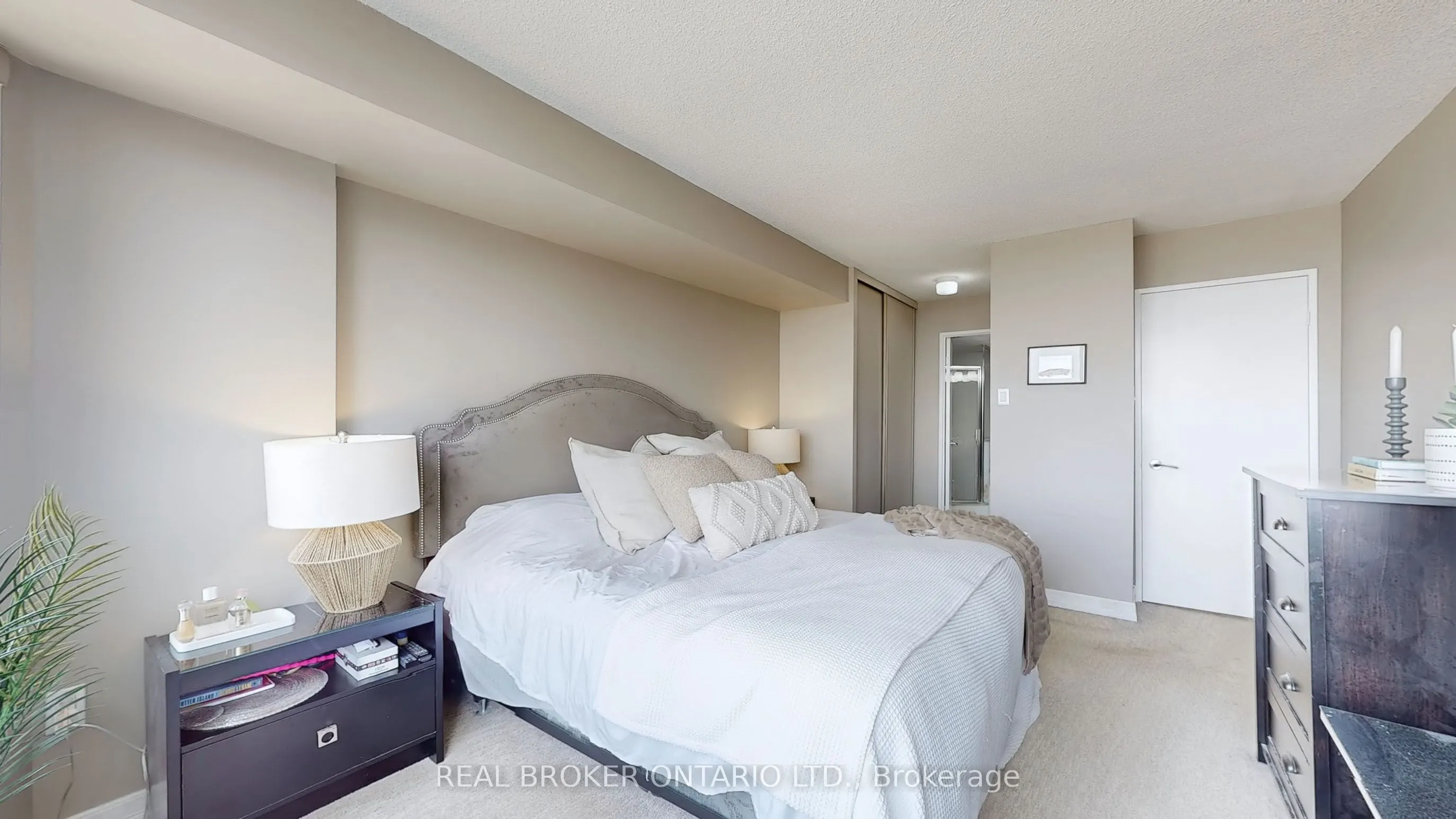 7440 Bathurst Street #1402