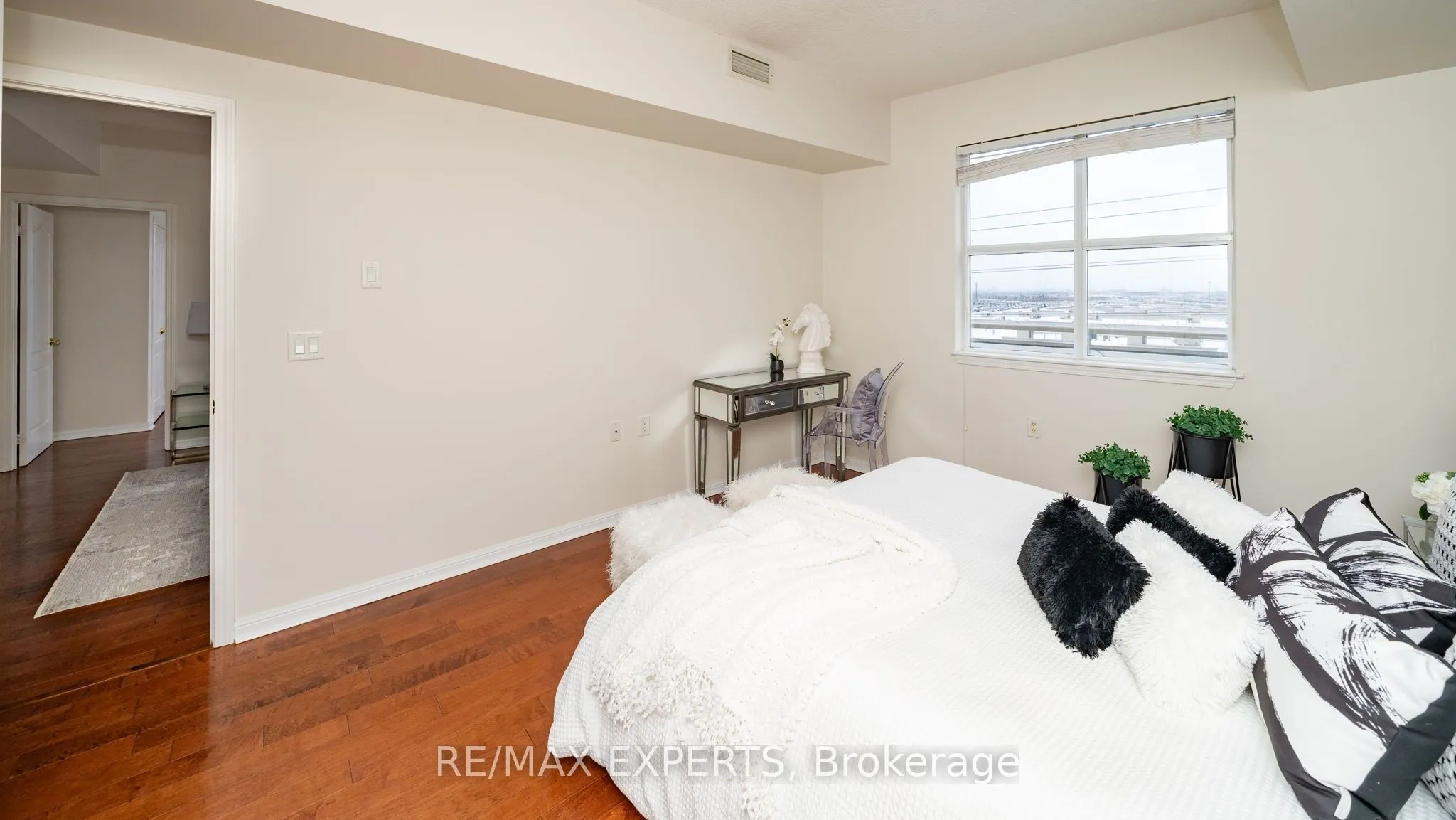 2500 Rutherford Road E, #Unit 516