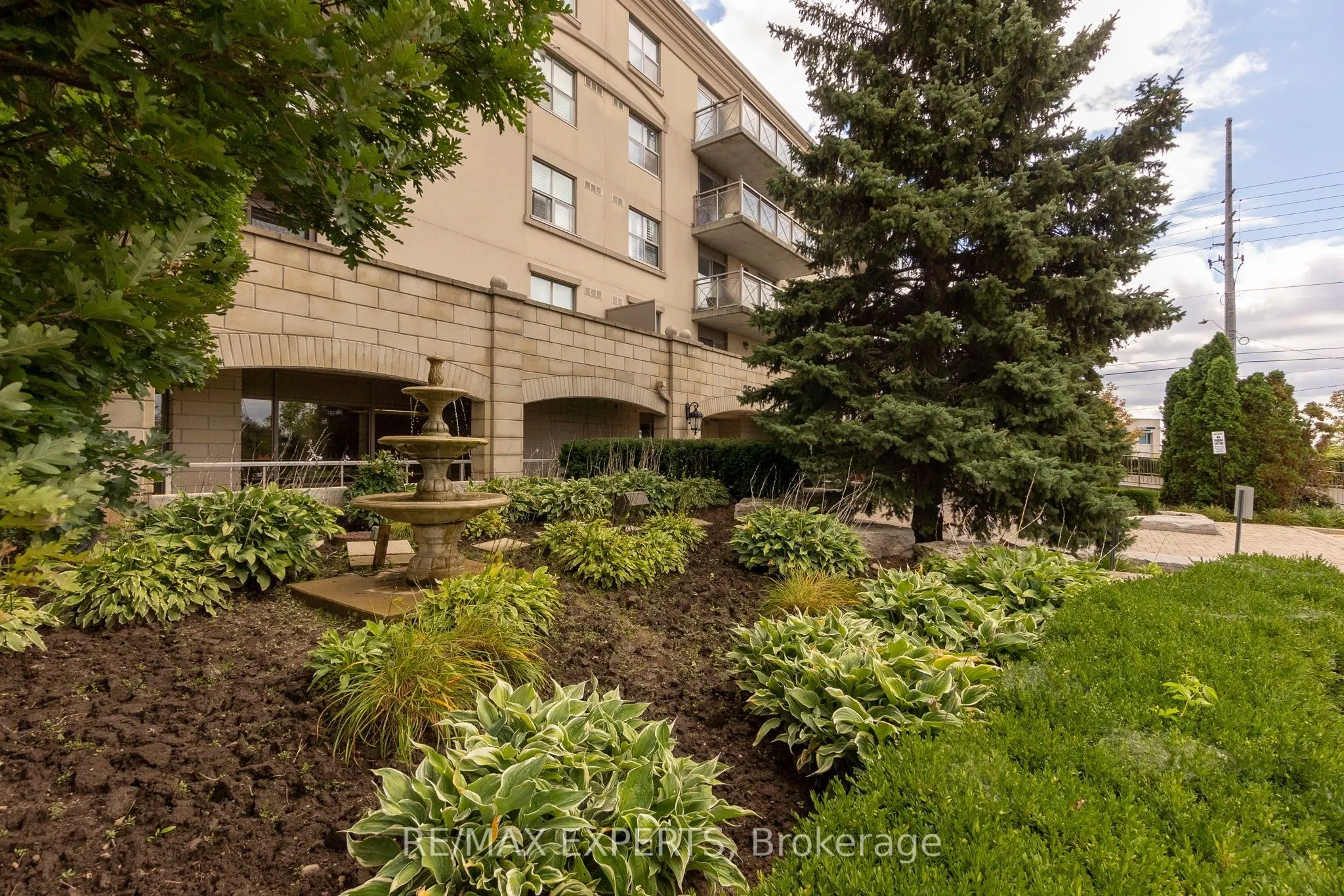 2500 Rutherford Road E, #Unit 516