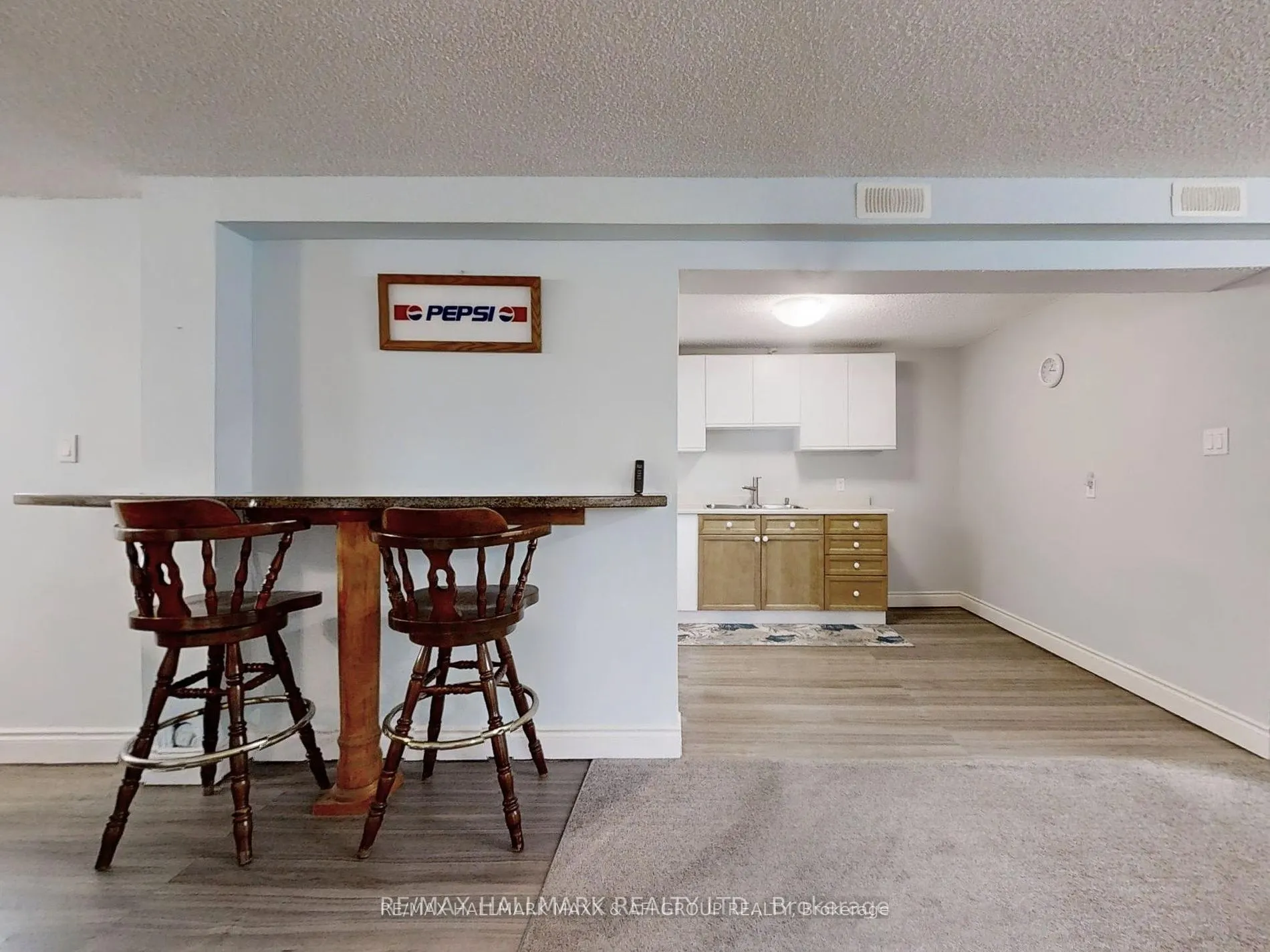 47 Metro Road S, #Lower